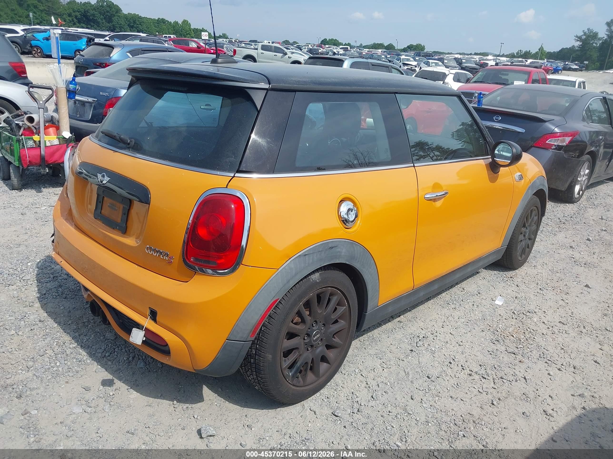 2015 Mini Hardtop Cooper S Orange vin: WMWXP7C57F2A34590