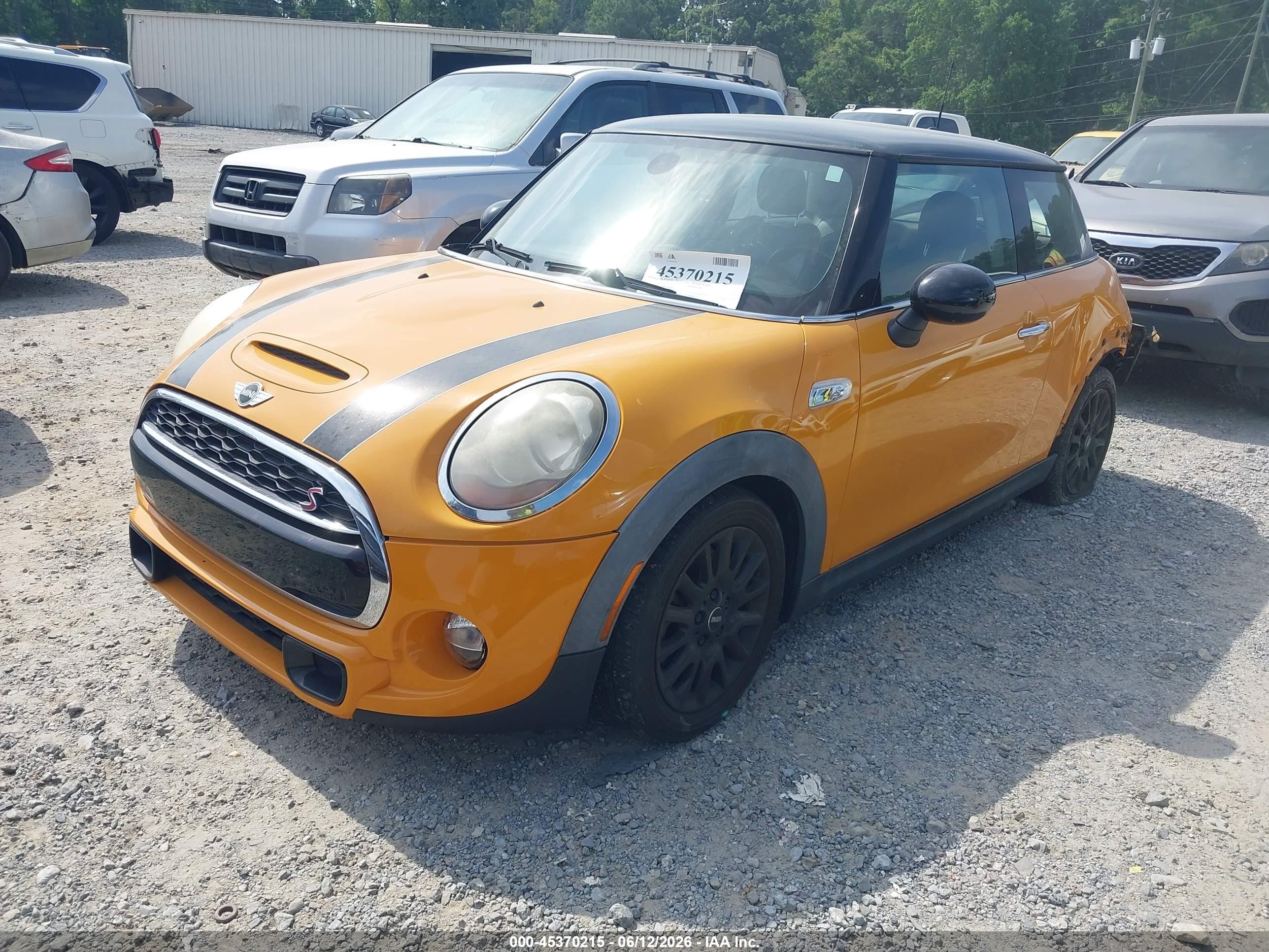 2015 Mini Hardtop Cooper S Orange vin: WMWXP7C57F2A34590