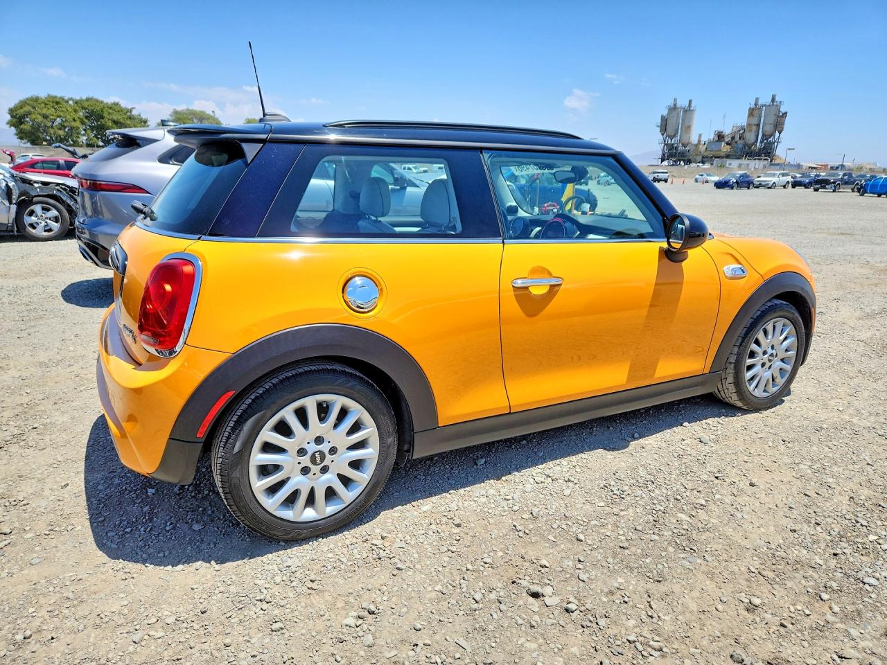 2015 Mini Cooper S Orange vin: WMWXP7C58F2A33934