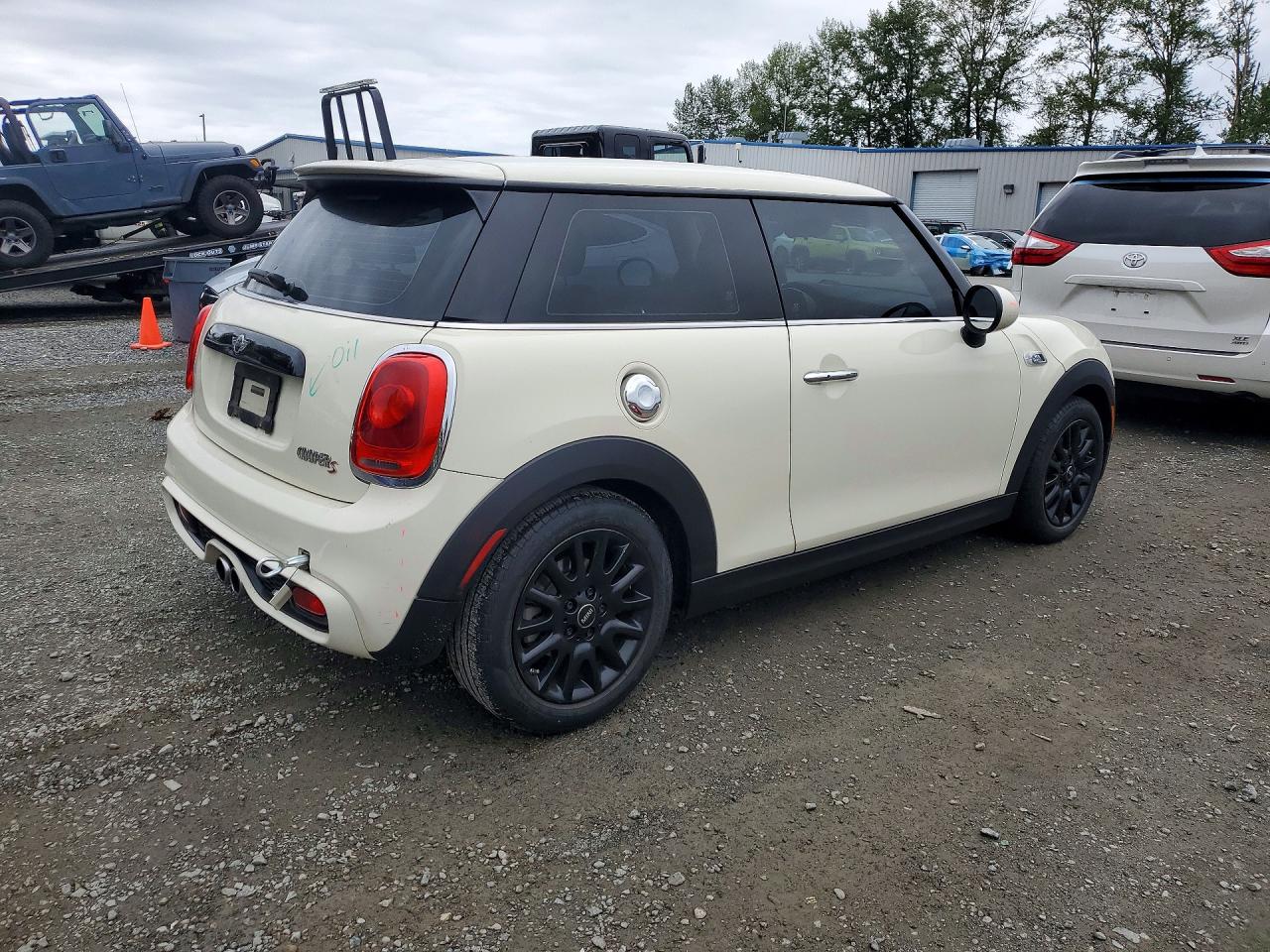 2015 Mini Cooper S Cream vin: WMWXP7C58F2A35571