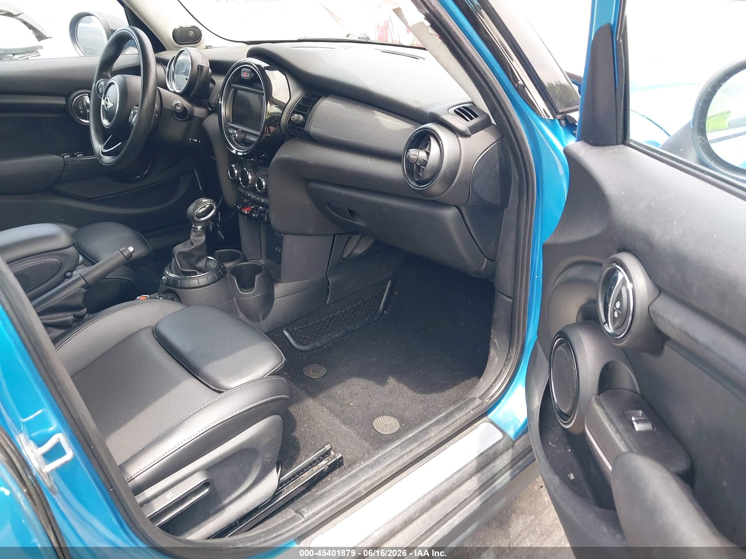 2015 Mini Hardtop Cooper Blue vin: WMWXS5C50FT832228