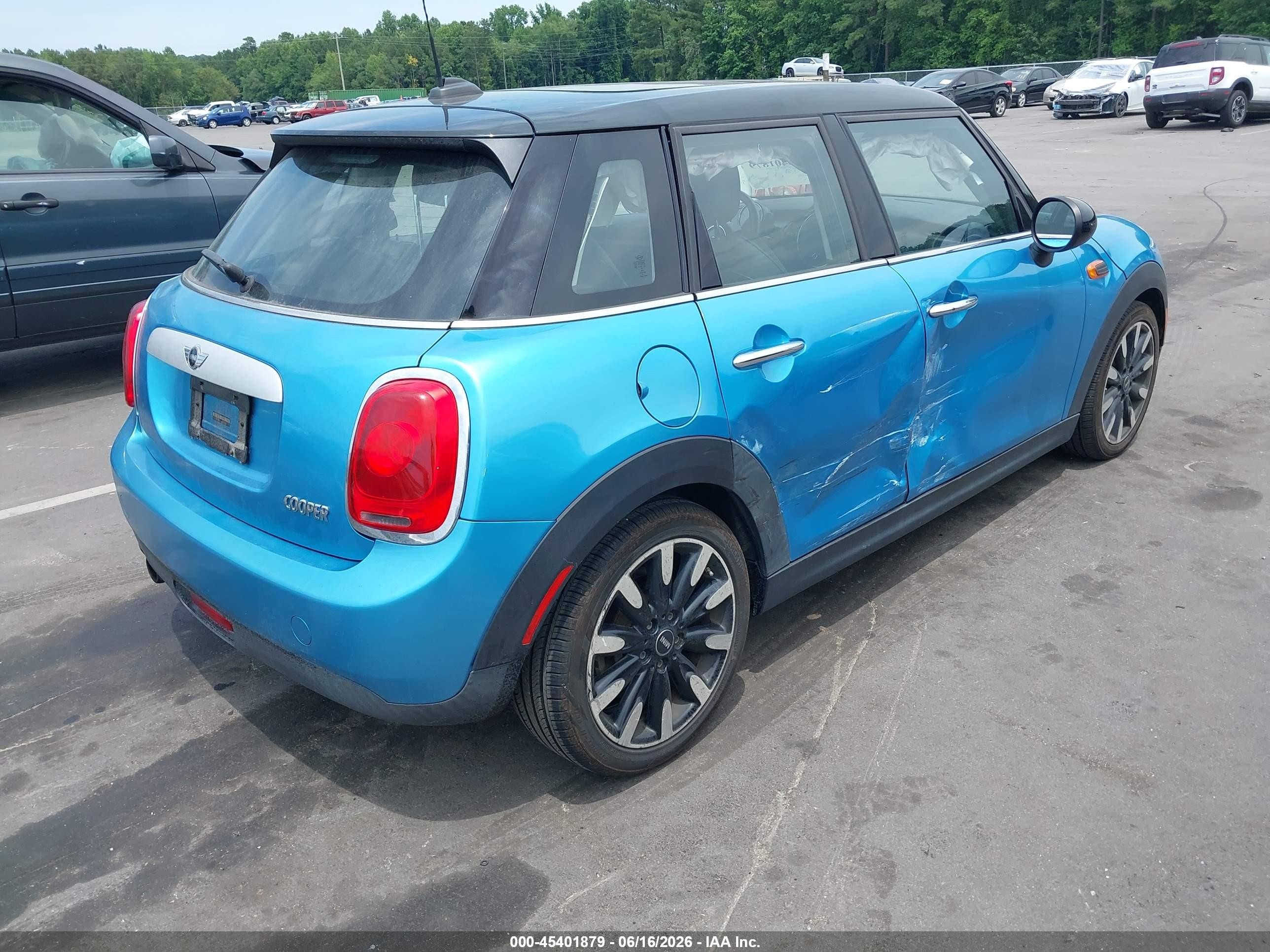 2015 Mini Hardtop Cooper Blue vin: WMWXS5C50FT832228