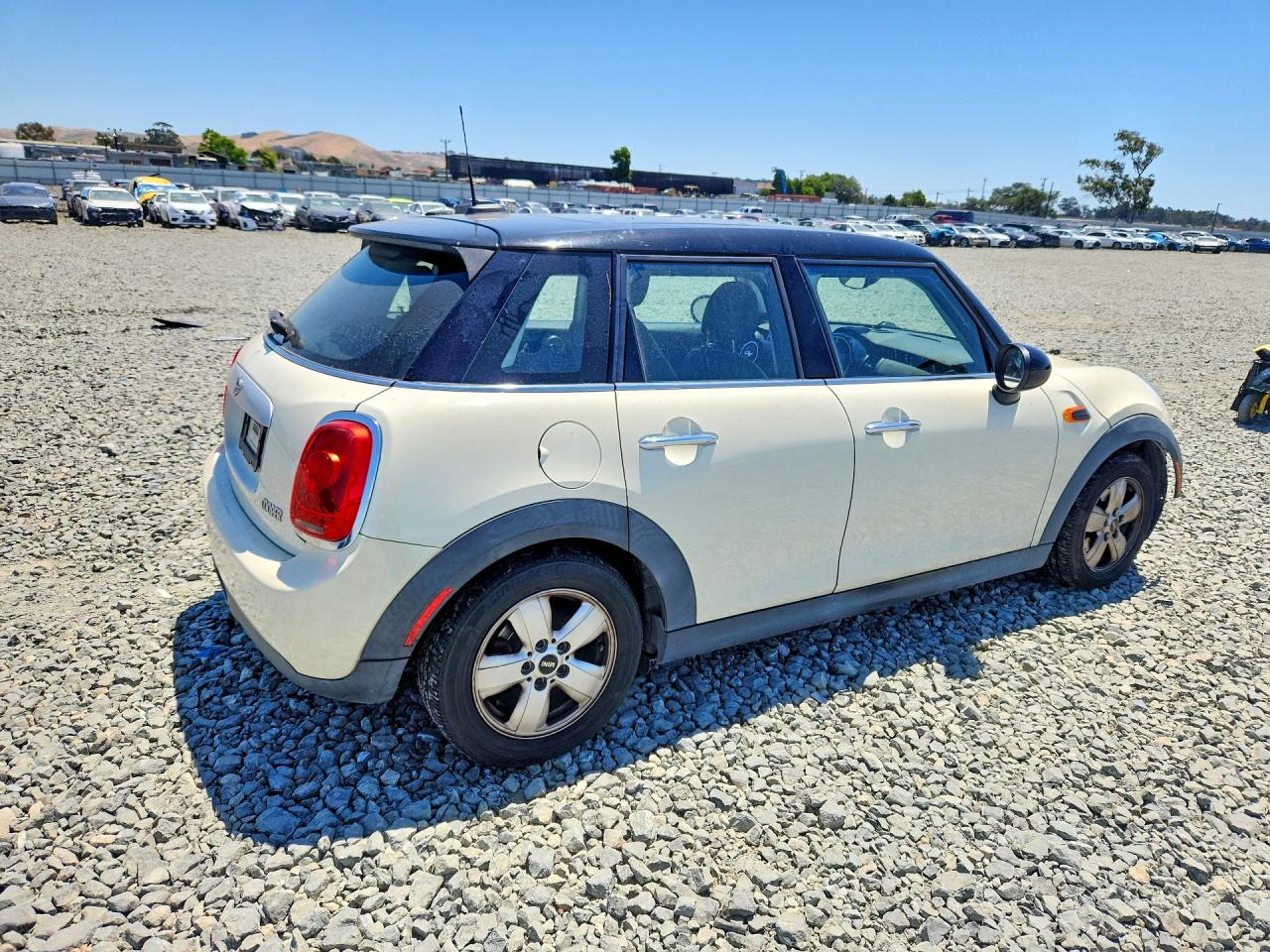 2015 Mini Cooper Beige vin: WMWXS5C51FT829015