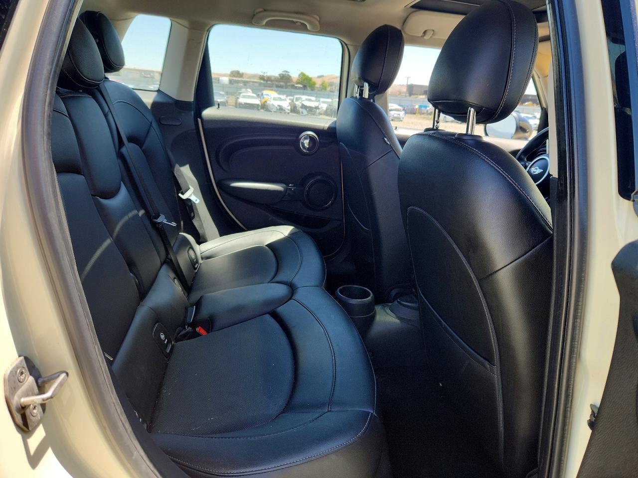 2015 Mini Cooper Beige vin: WMWXS5C51FT829015