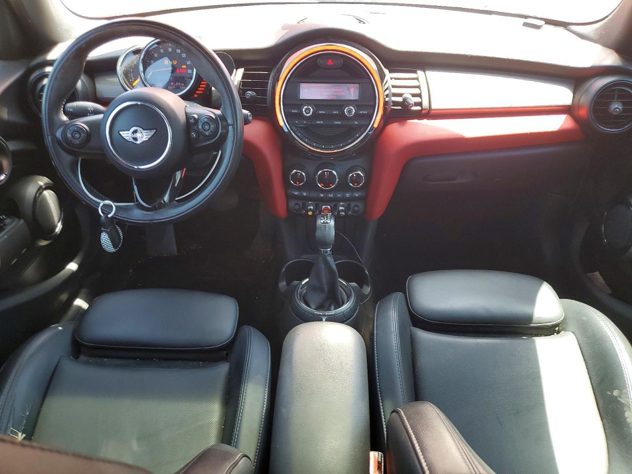 2015 Mini Cooper Red vin: WMWXS5C52FT830240