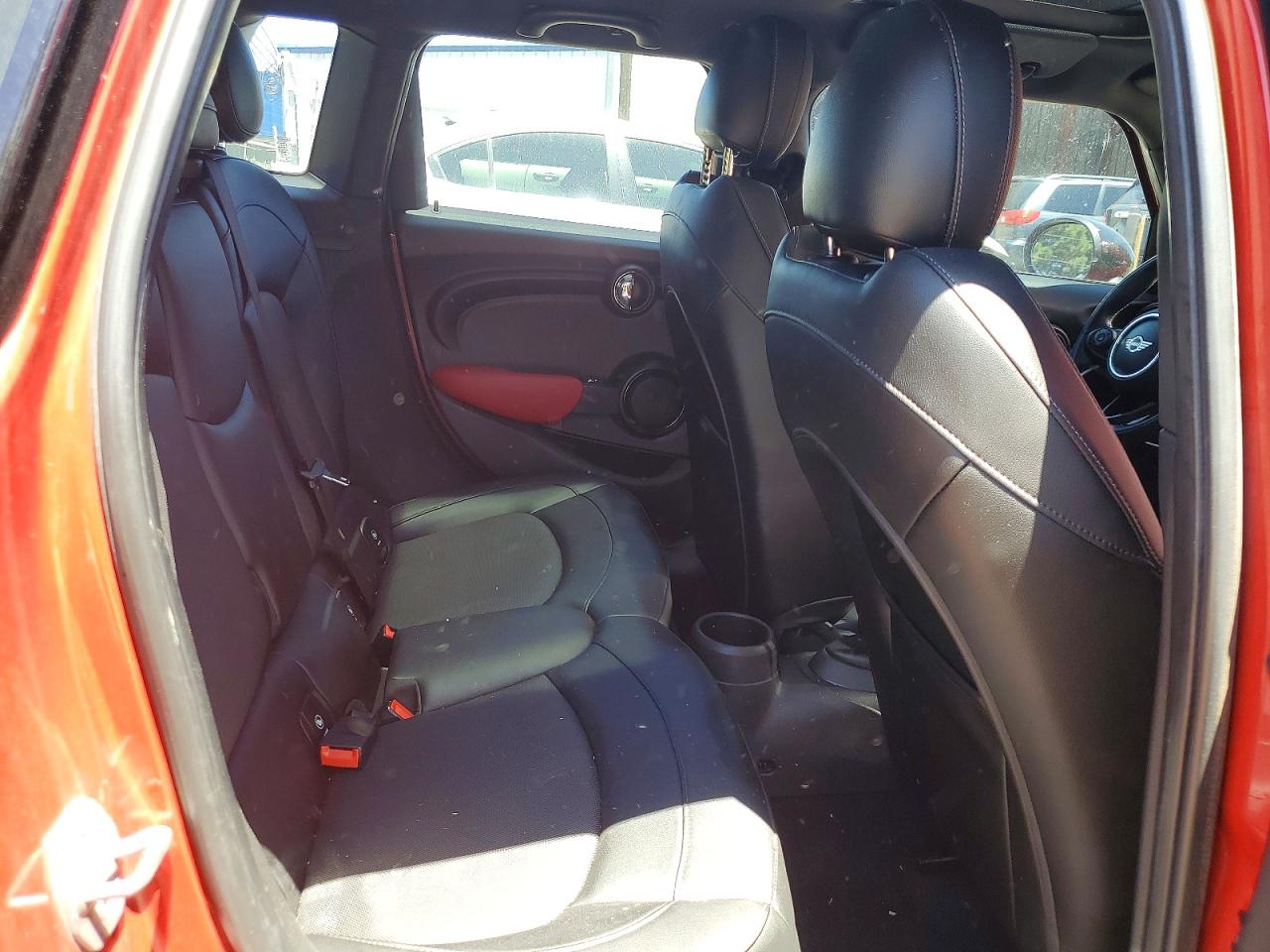 2015 Mini Cooper Red vin: WMWXS5C52FT830240