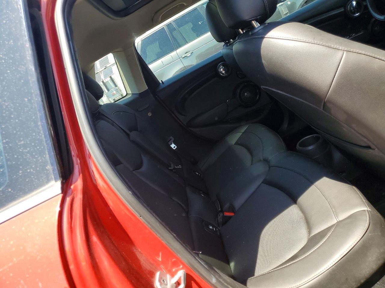 2015 Mini Cooper Red vin: WMWXS5C52FT837690