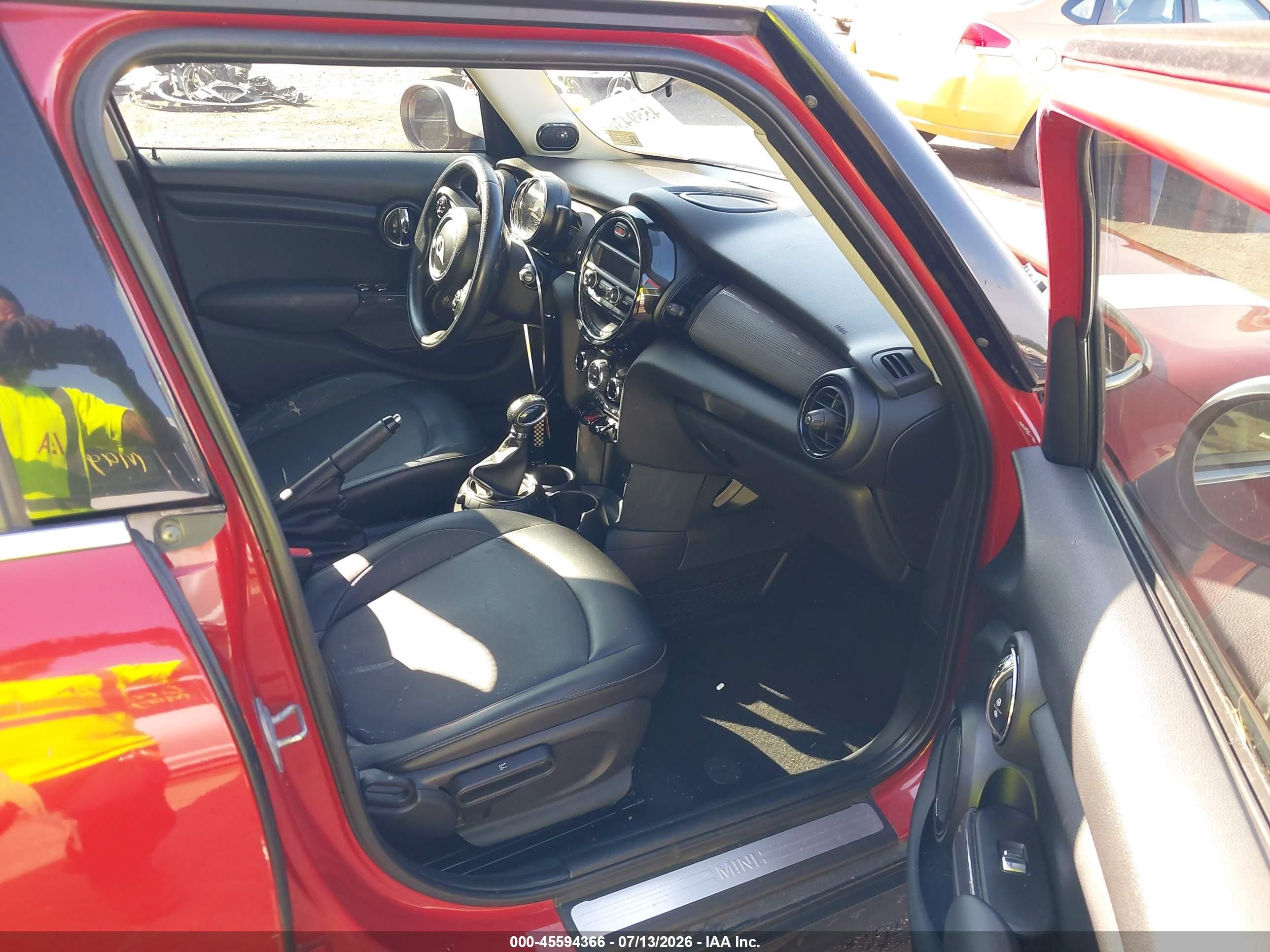 2015 Mini Hardtop Cooper Red vin: WMWXS5C53FT827461