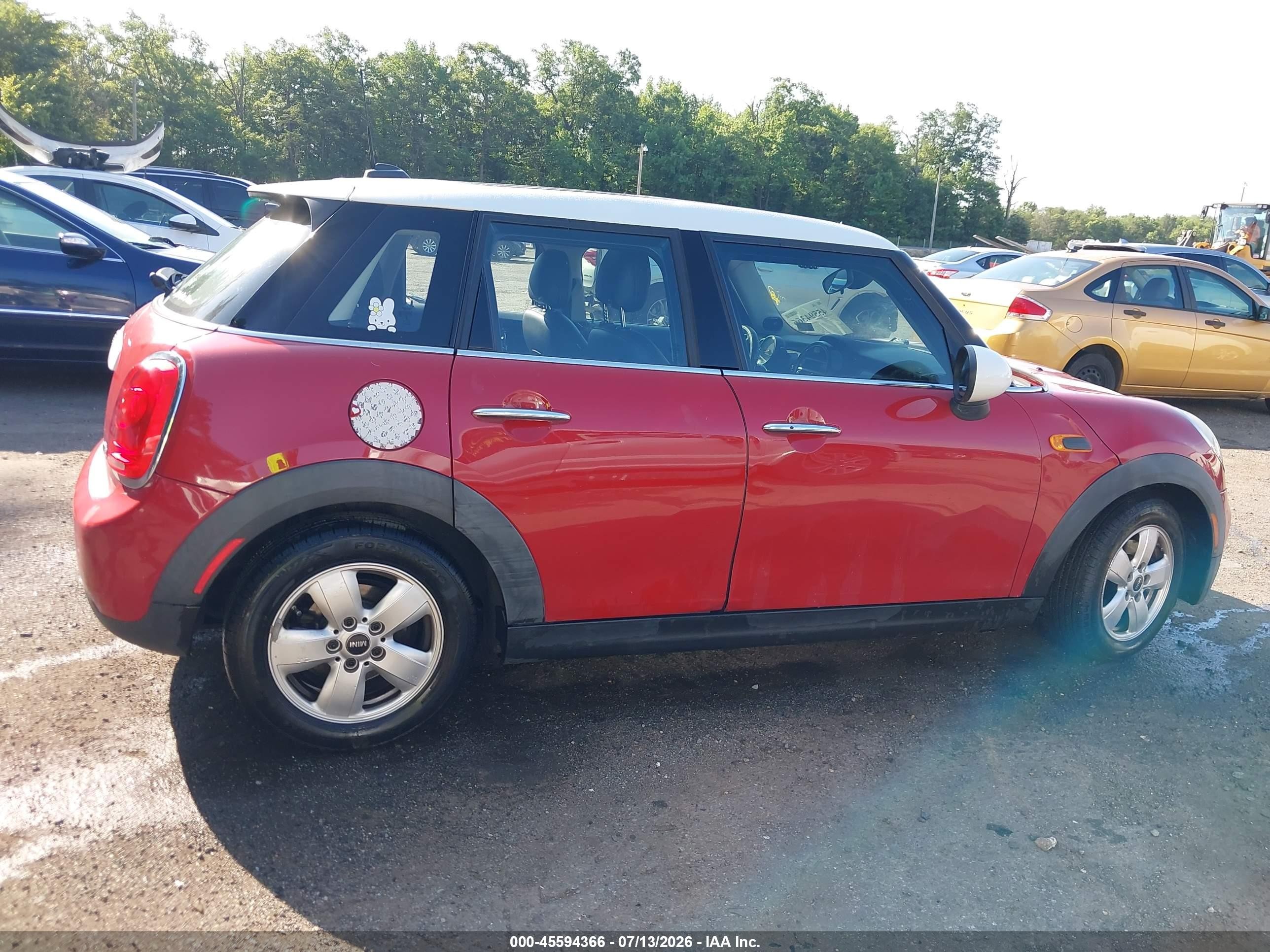 2015 Mini Hardtop Cooper Red vin: WMWXS5C53FT827461