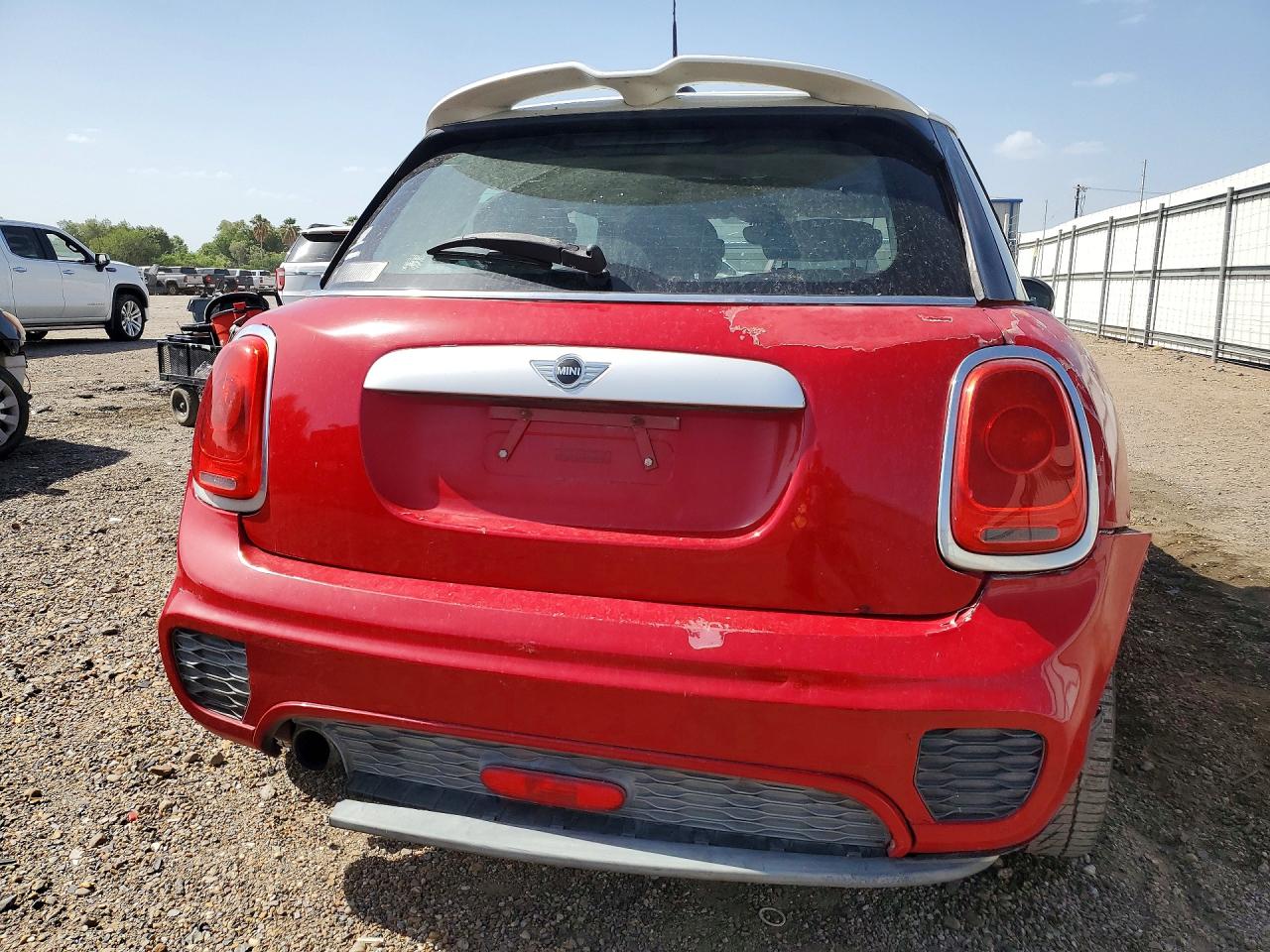 2015 Mini Cooper Red vin: WMWXS5C54FT833754