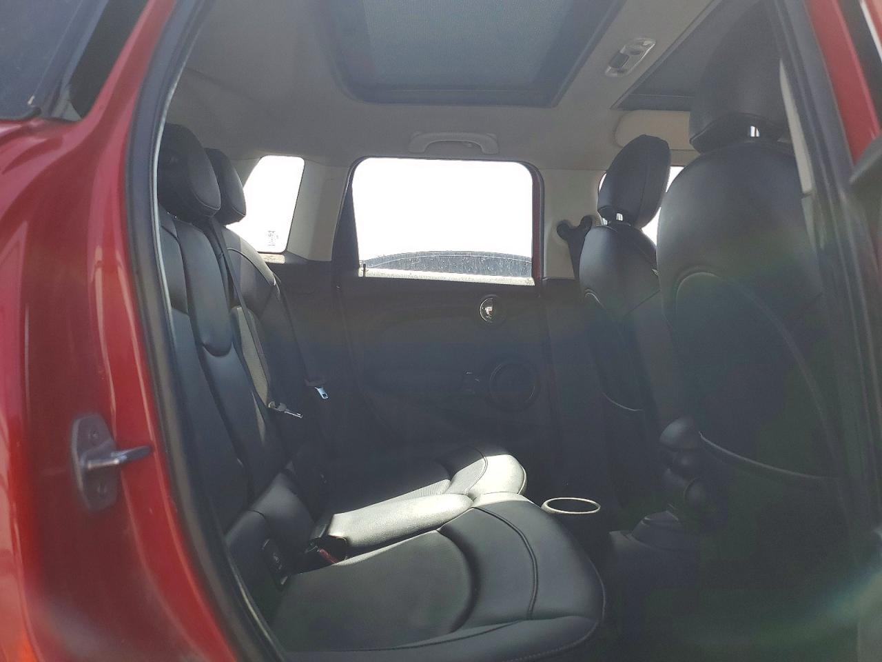 2015 Mini Cooper Red vin: WMWXS5C54FT833754