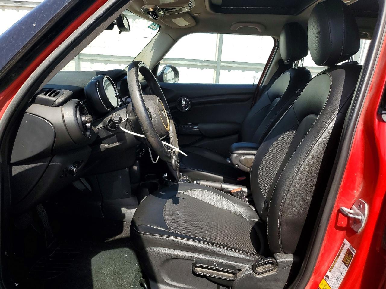 2015 Mini Cooper Red vin: WMWXS5C54FT833754