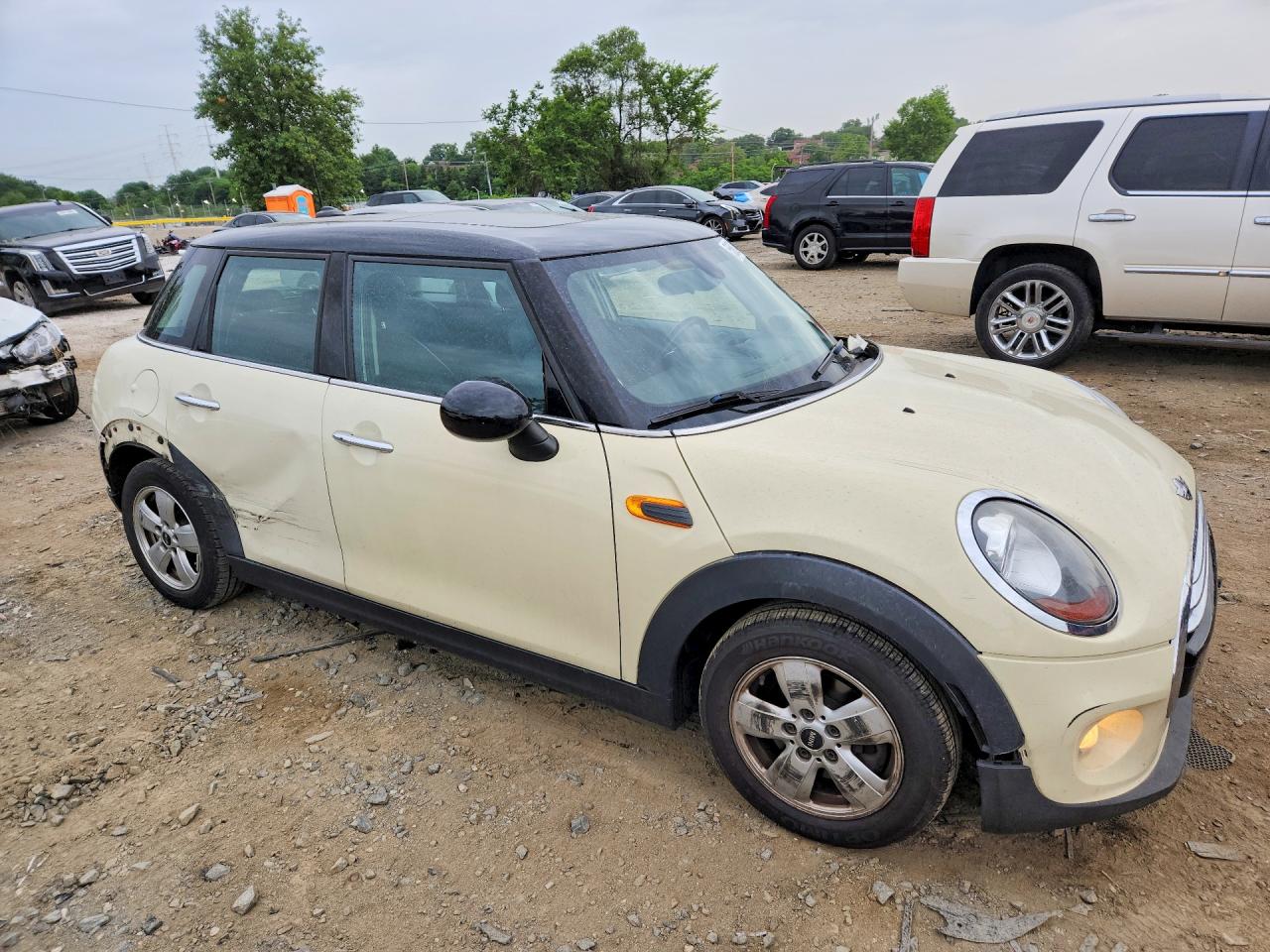 2015 Mini Cooper White vin: WMWXS5C54FT837142