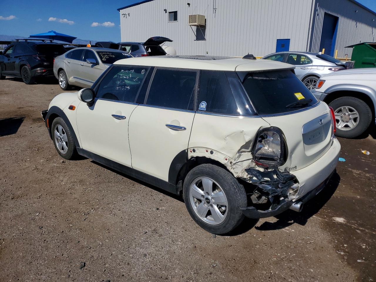 2015 Mini Cooper White vin: WMWXS5C55FT833181