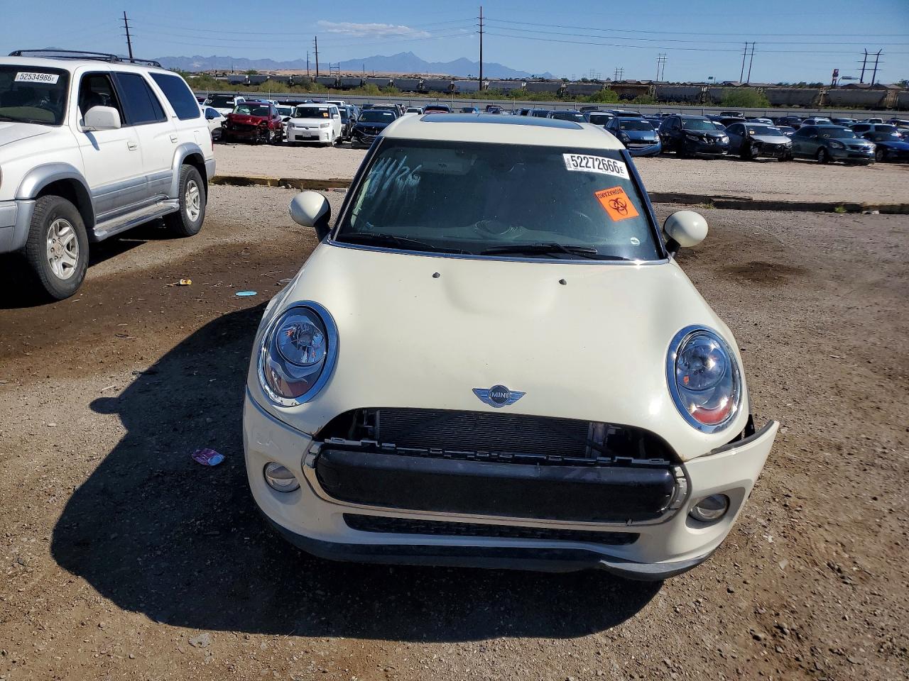 2015 Mini Cooper White vin: WMWXS5C55FT833181