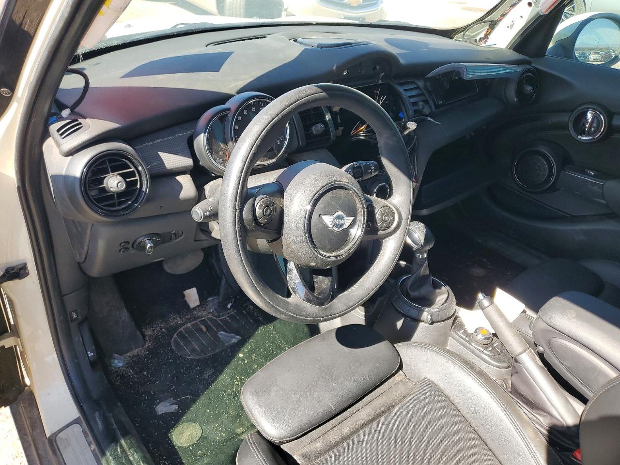 2015 Mini Cooper White vin: WMWXS5C55FT833181