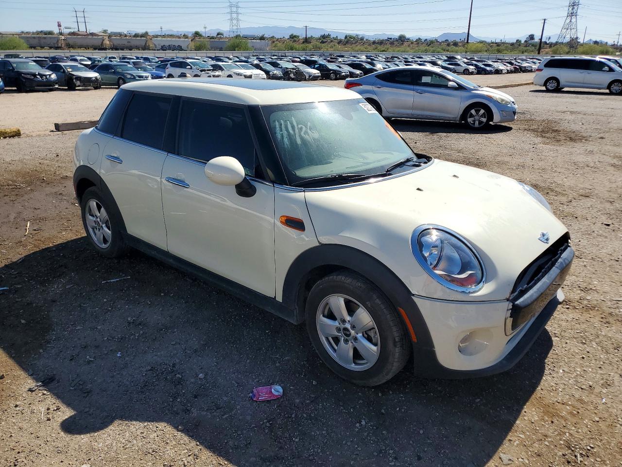 2015 Mini Cooper White vin: WMWXS5C55FT833181