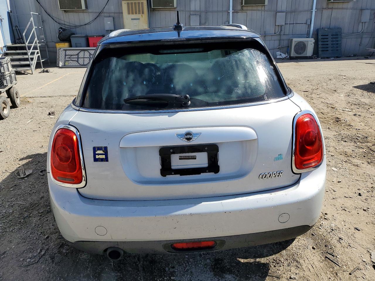2015 Mini Cooper Silver vin: WMWXS5C57FT828743