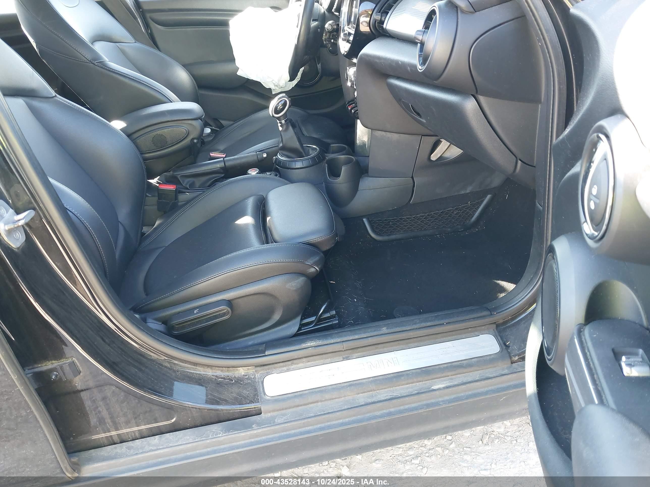 2017 Mini Hardtop Cooper Black vin: WMWXU1C37H2F77087