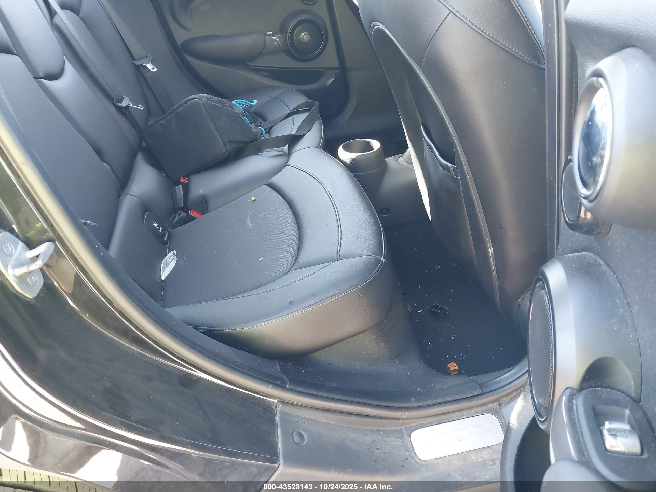 2017 Mini Hardtop Cooper Black vin: WMWXU1C37H2F77087