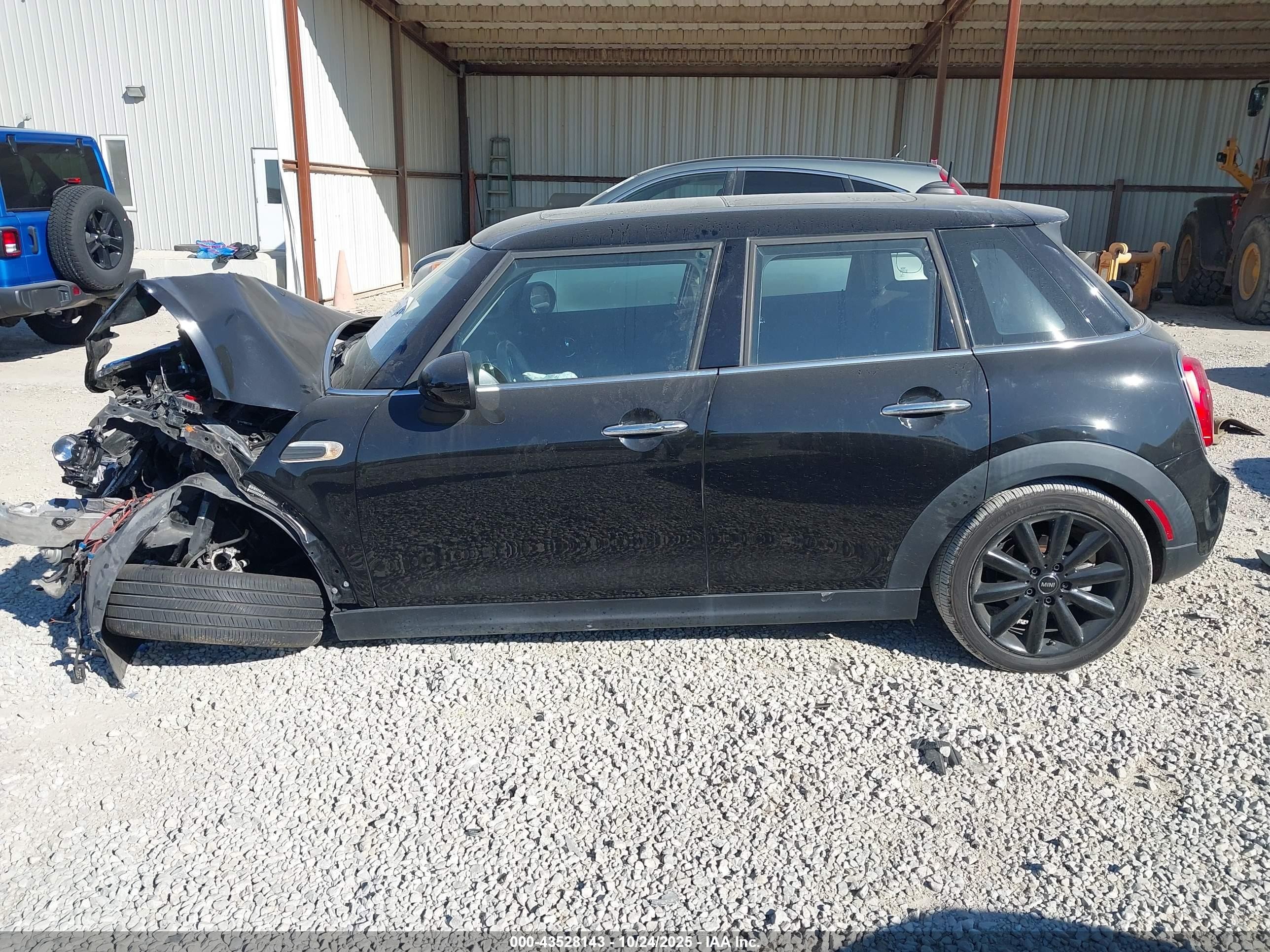 2017 Mini Hardtop Cooper Black vin: WMWXU1C37H2F77087