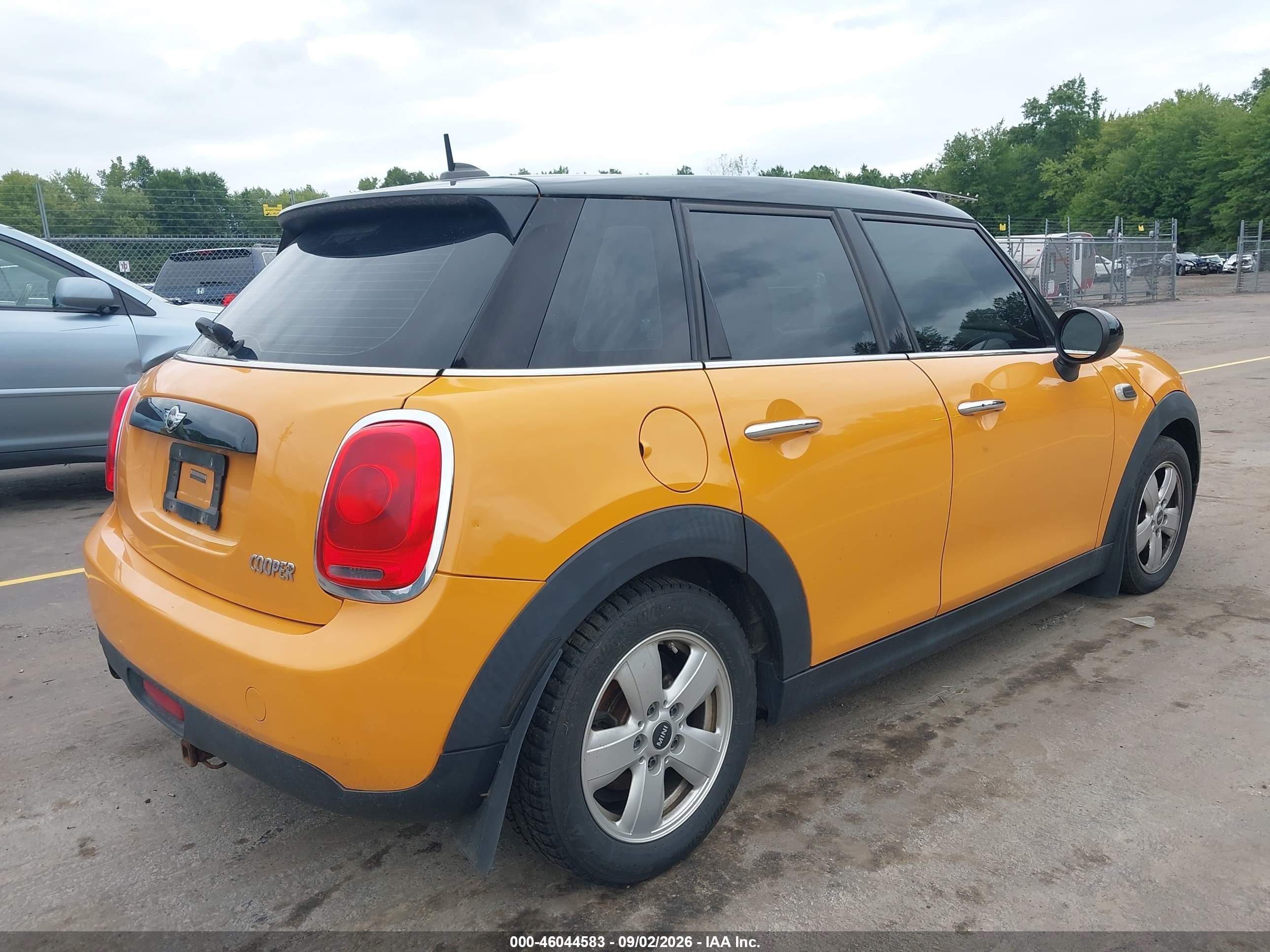 2016 Mini Hardtop Cooper Orange vin: WMWXU1C51G2A93660