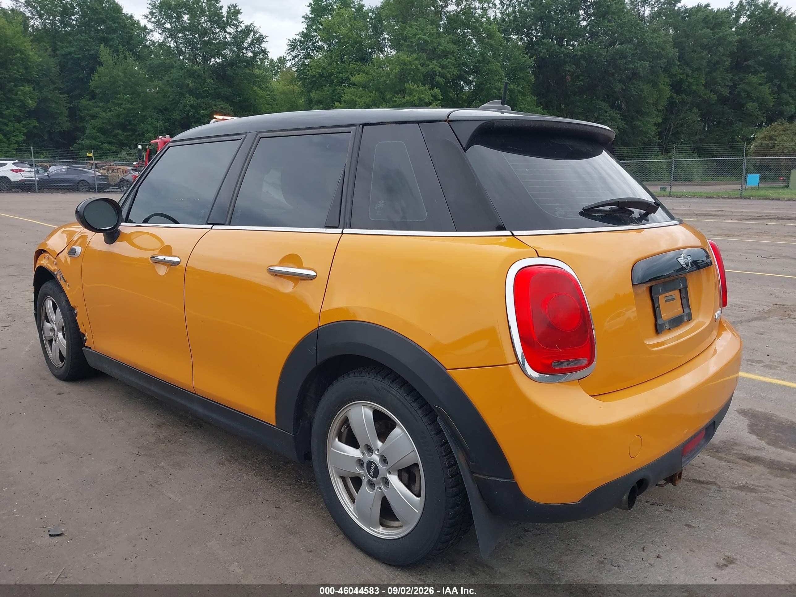 2016 Mini Hardtop Cooper Orange vin: WMWXU1C51G2A93660