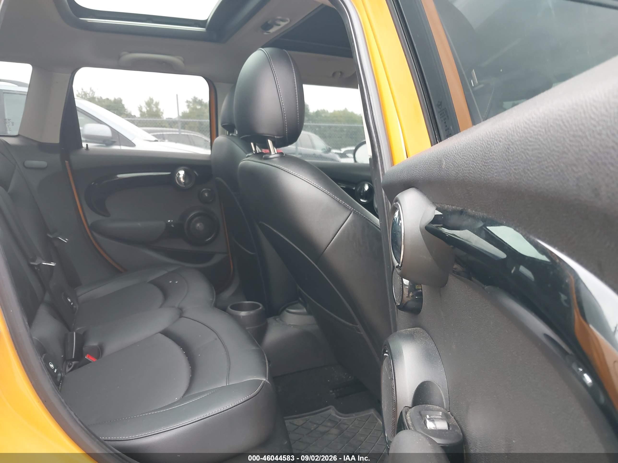 2016 Mini Hardtop Cooper Orange vin: WMWXU1C51G2A93660