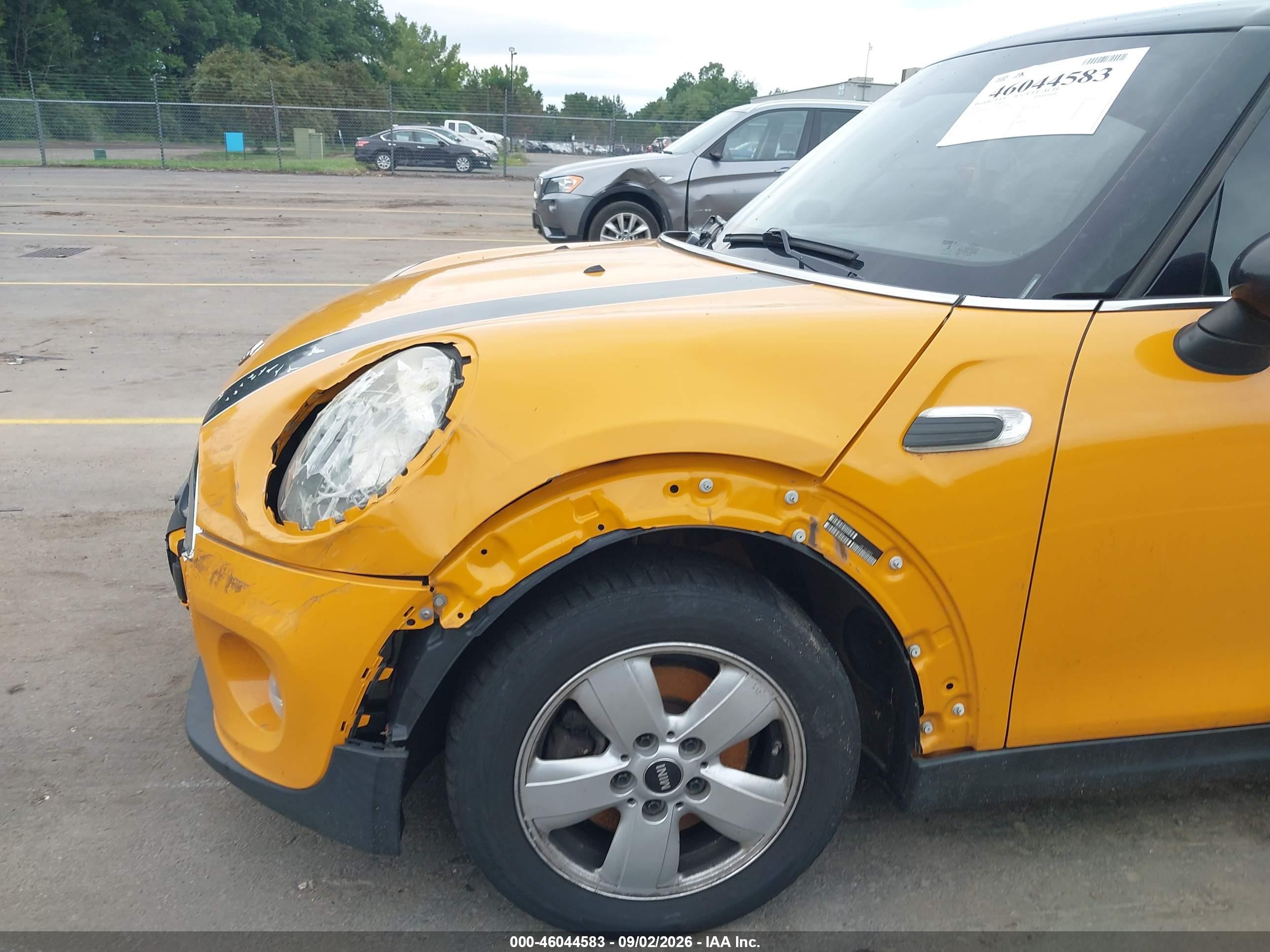 2016 Mini Hardtop Cooper Orange vin: WMWXU1C51G2A93660