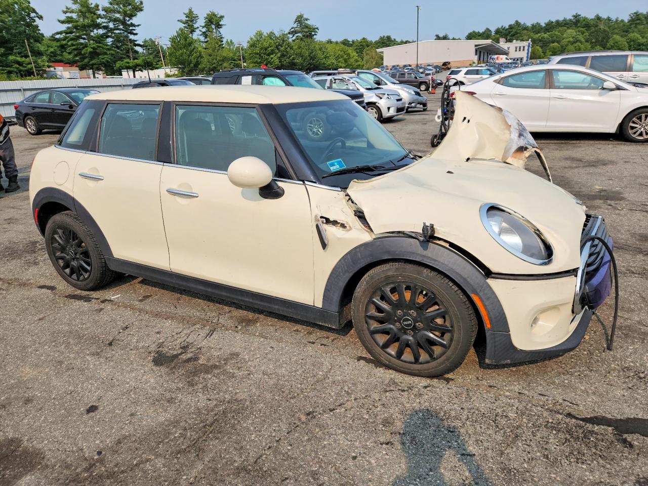 2018 Mini Cooper Cream vin: WMWXU1C51J2F81059