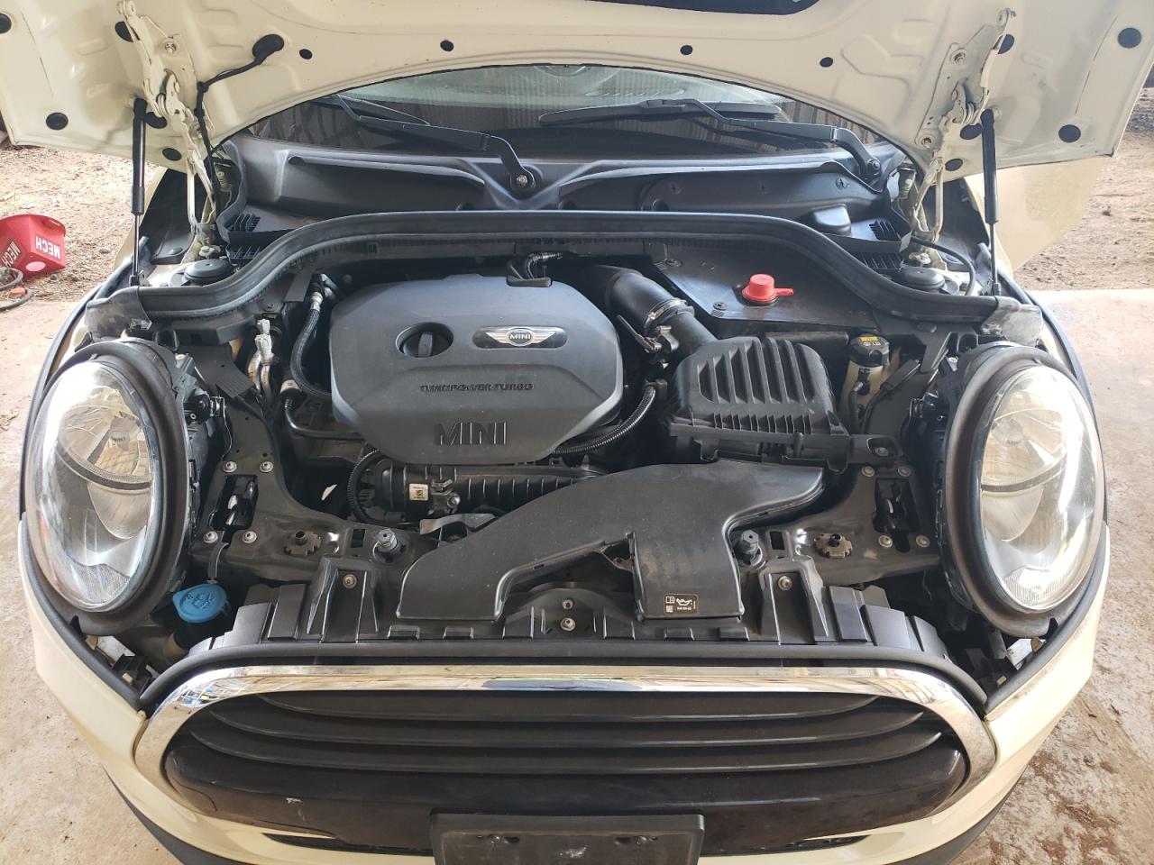 2018 Mini Cooper  White vin: WMWXU1C52J2F80695