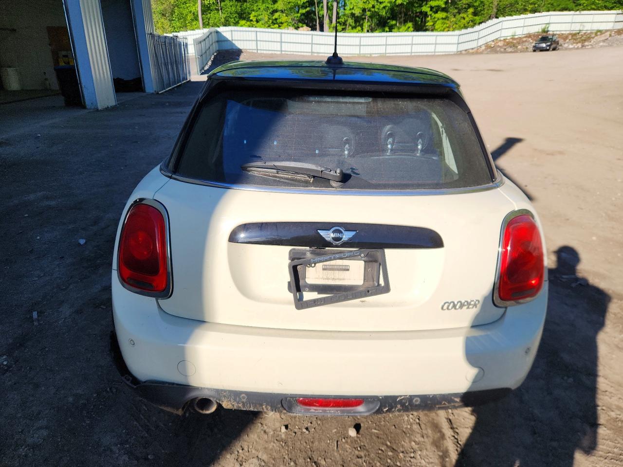 2018 Mini Cooper White vin: WMWXU1C59J2F80578