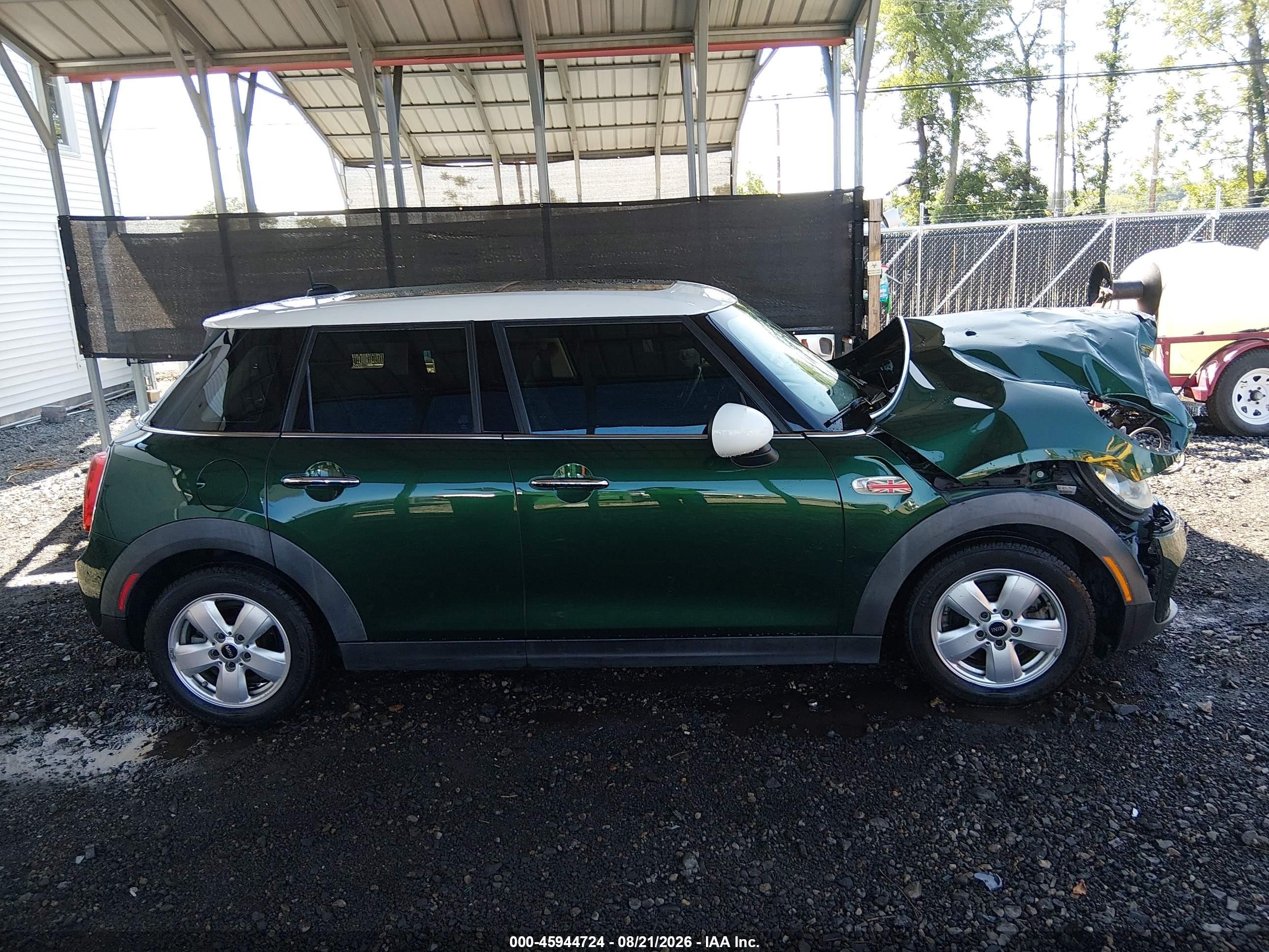2016 Mini Hardtop Cooper Green vin: WMWXU1C5XG2D57765