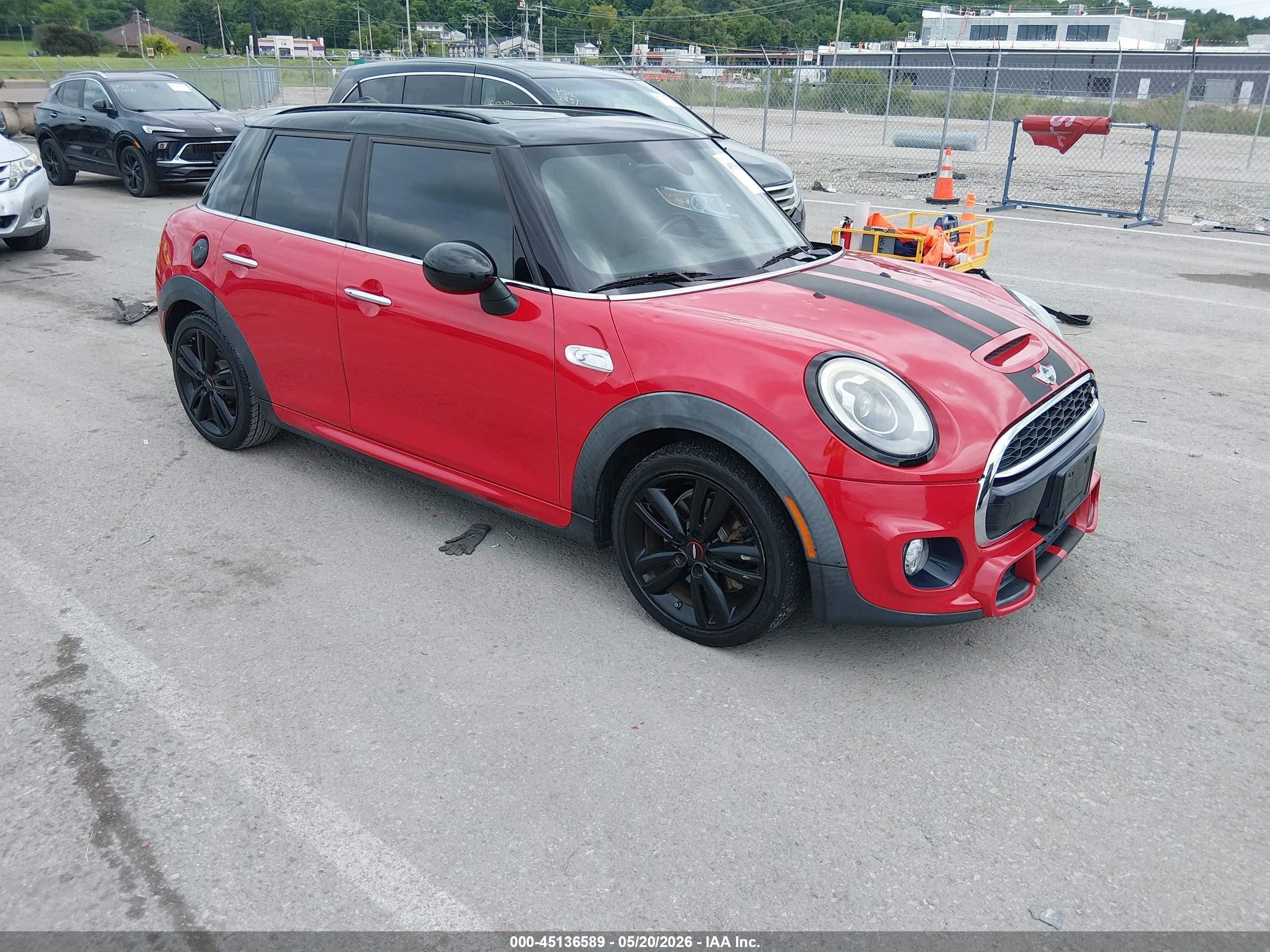 2015 Mini Hardtop Cooper S Red vin: WMWXU3C52F2B61863