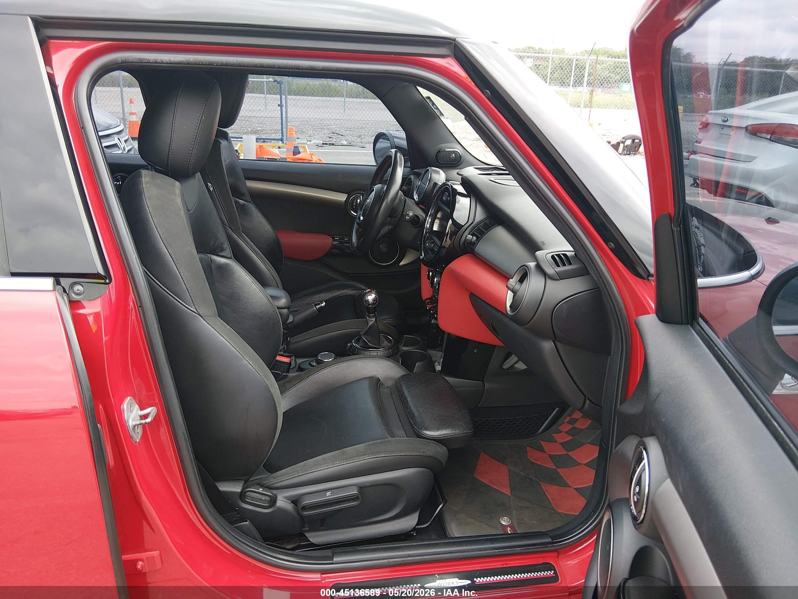 2015 Mini Hardtop Cooper S Красный vin: WMWXU3C52F2B61863