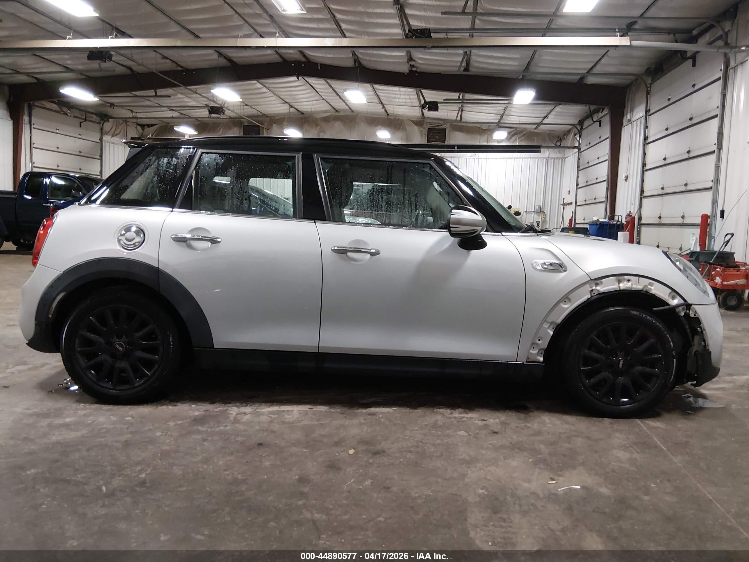 2015 Mini Hardtop Cooper S Silver vin: WMWXU3C53F2B57918