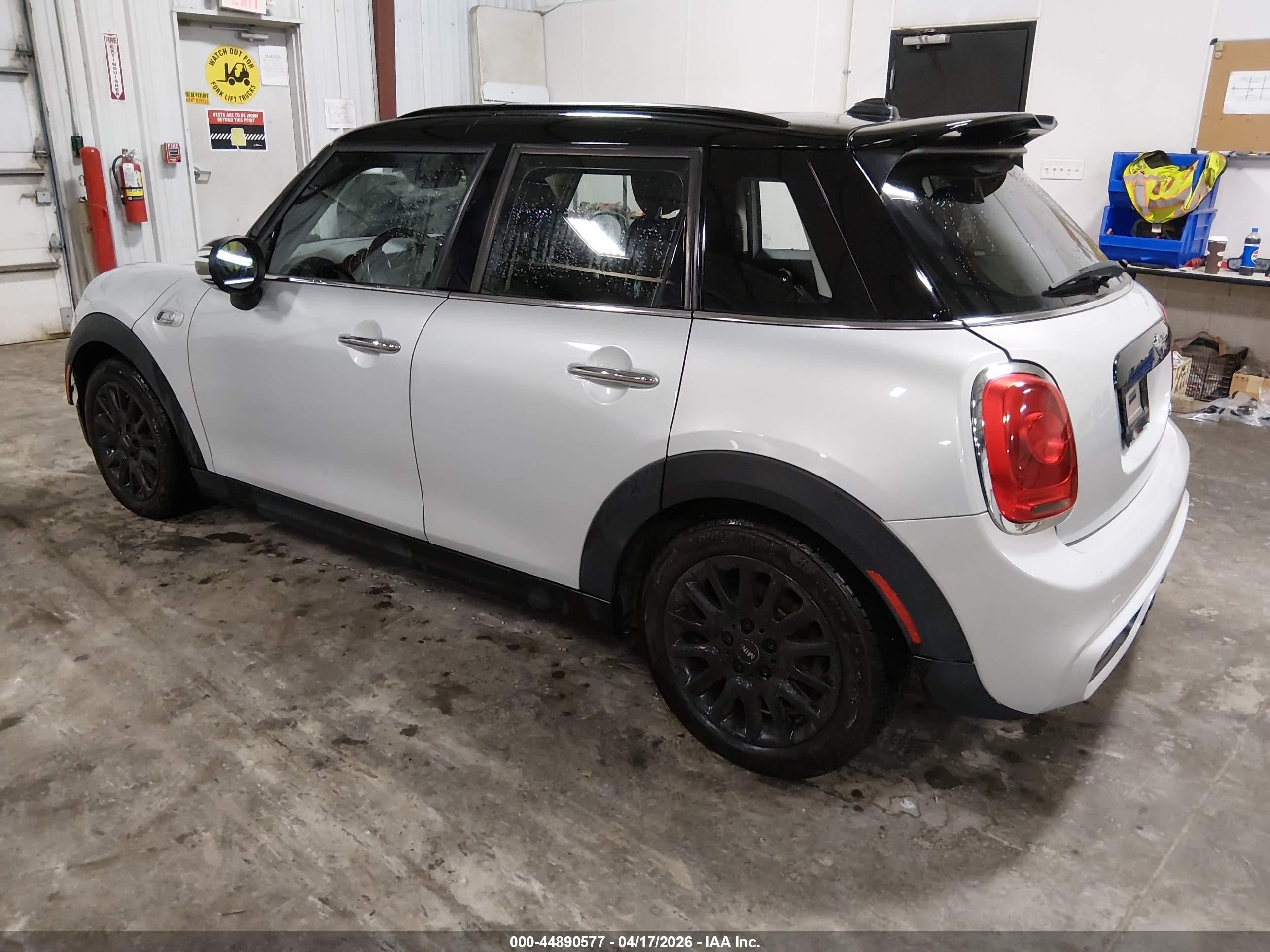 2015 Mini Hardtop Cooper S Silver vin: WMWXU3C53F2B57918