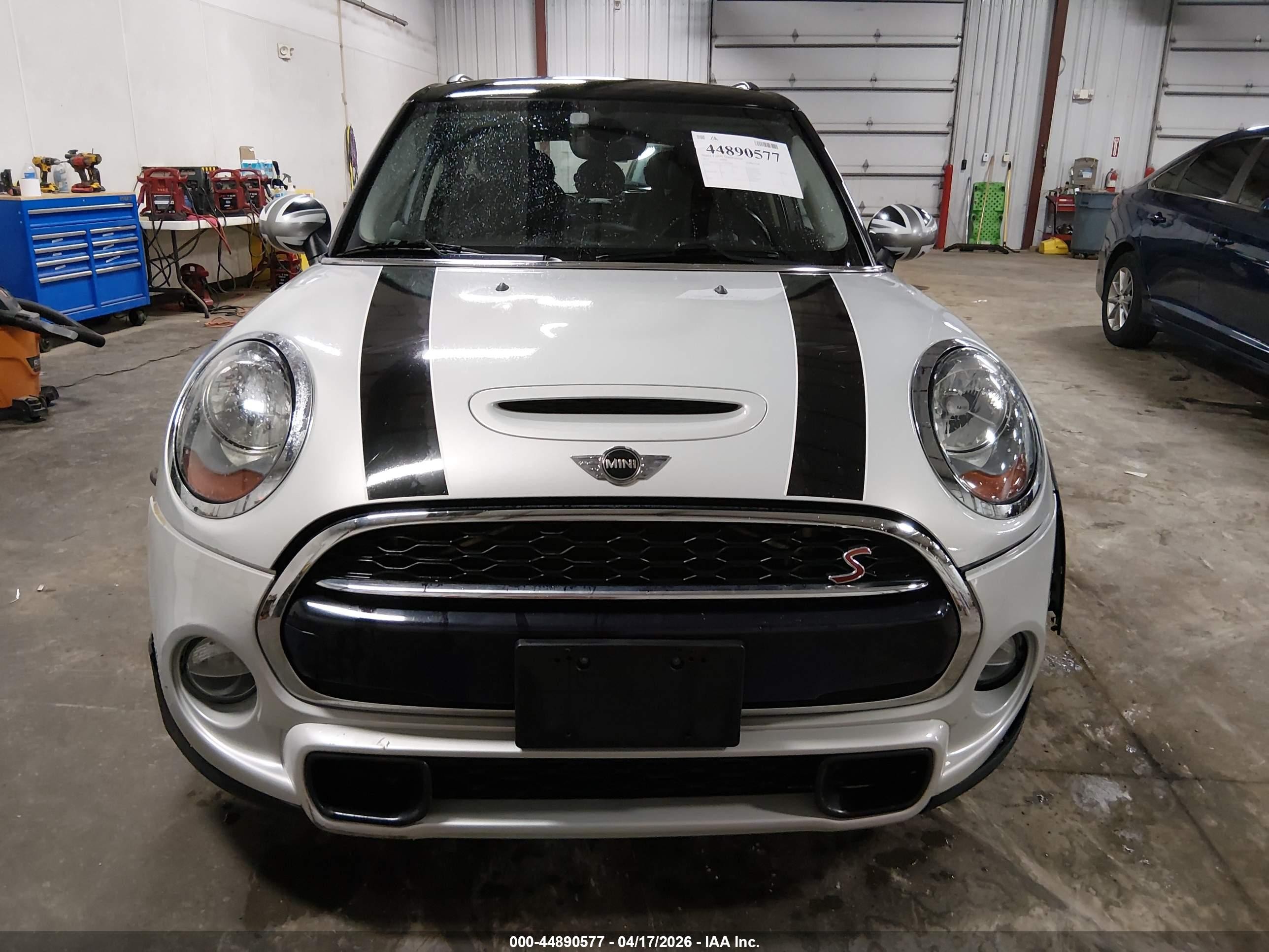 2015 Mini Hardtop Cooper S Silver vin: WMWXU3C53F2B57918
