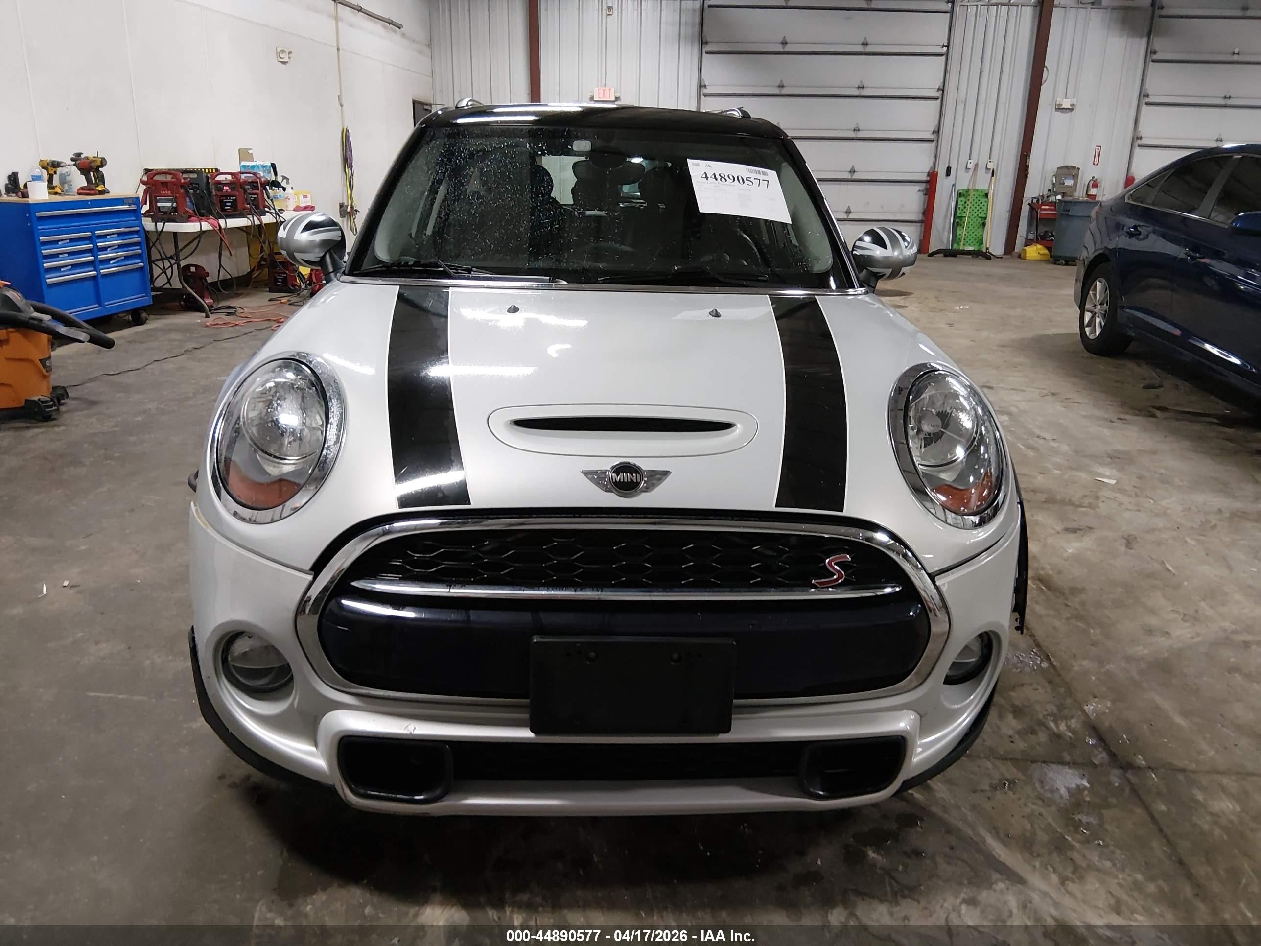 2015 Mini Hardtop Cooper S Silver vin: WMWXU3C53F2B57918