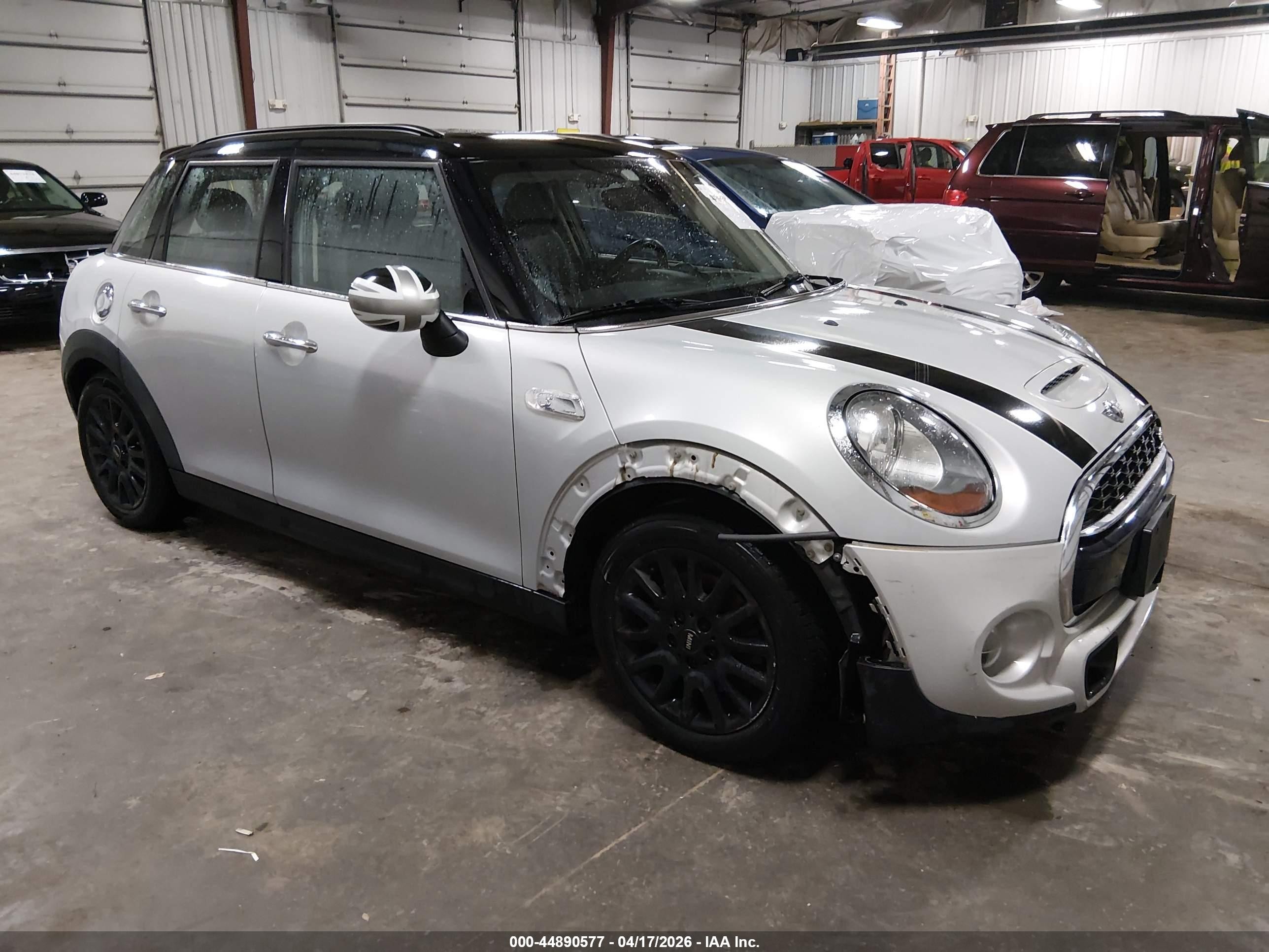 2015 Mini Hardtop Cooper S Серебряный vin: WMWXU3C53F2B57918