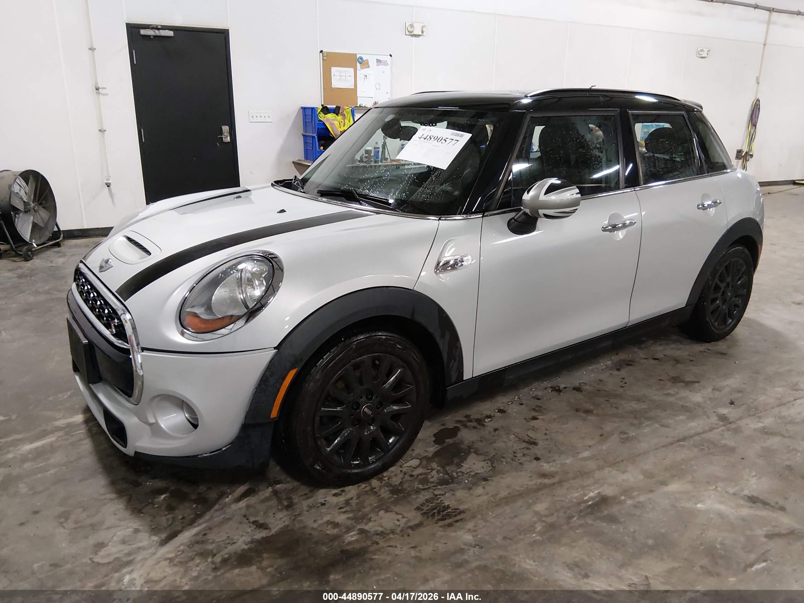 2015 Mini Hardtop Cooper S Silver vin: WMWXU3C53F2B57918