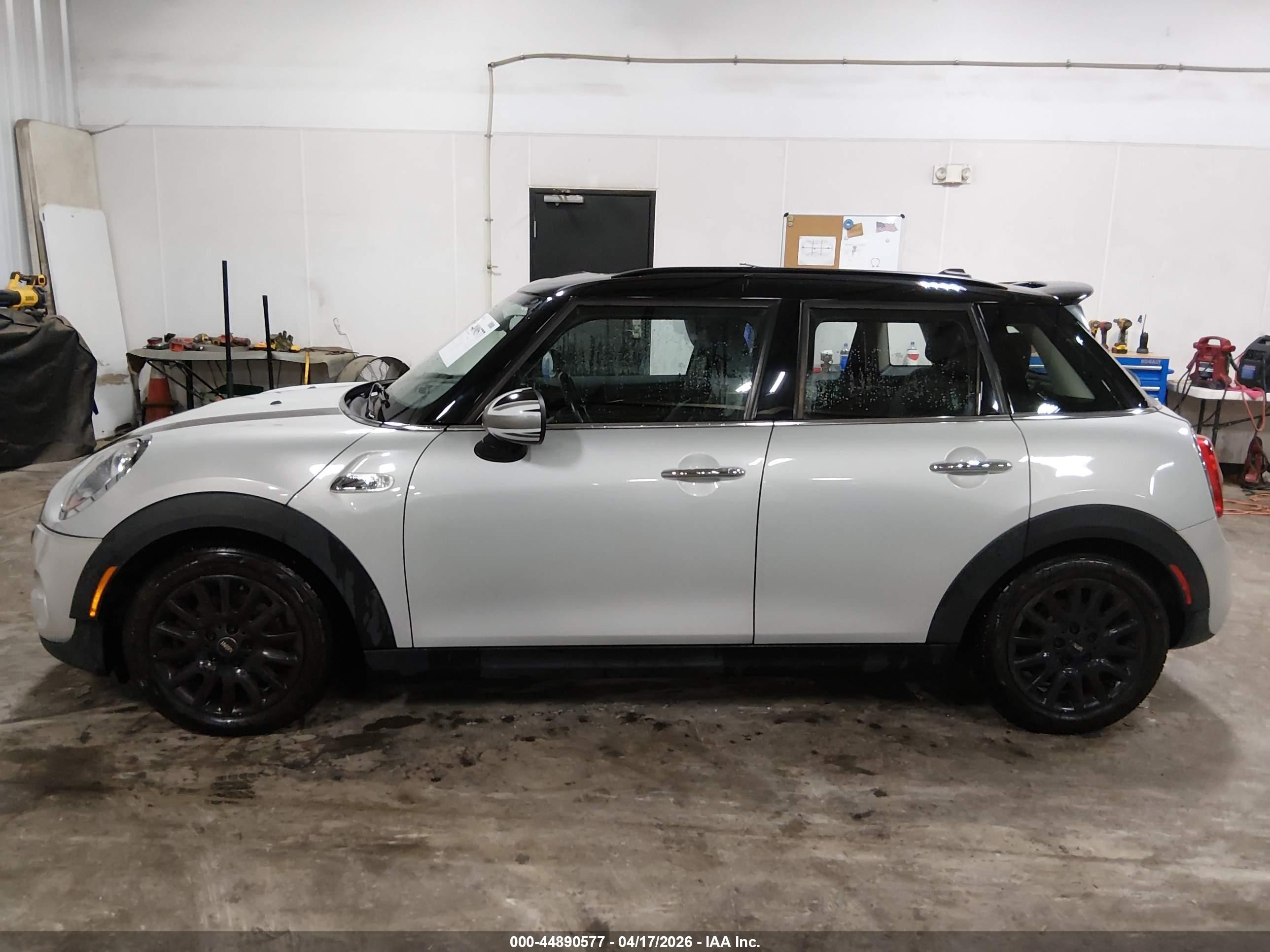 2015 Mini Hardtop Cooper S Silver vin: WMWXU3C53F2B57918