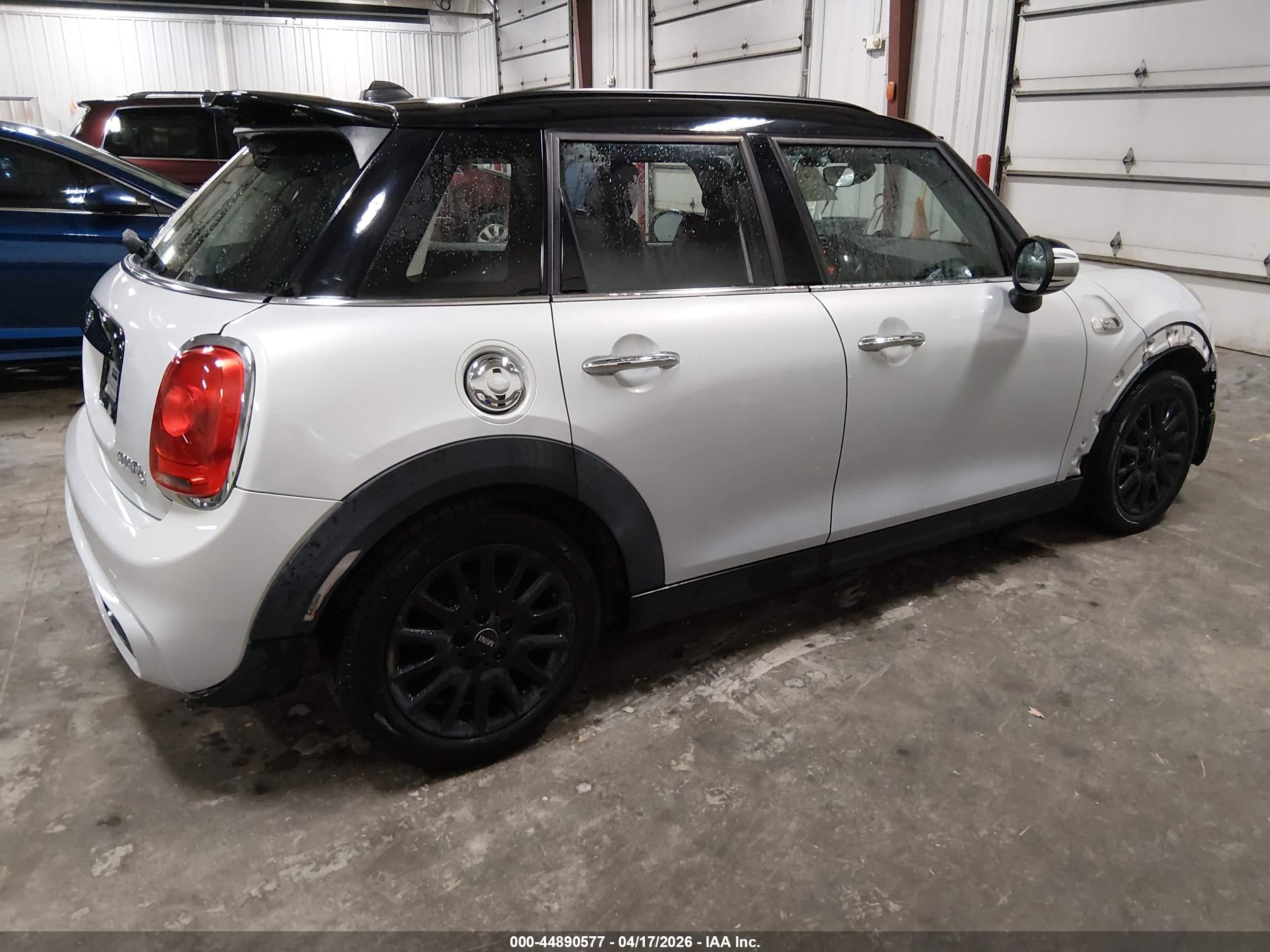 2015 Mini Hardtop Cooper S Silver vin: WMWXU3C53F2B57918