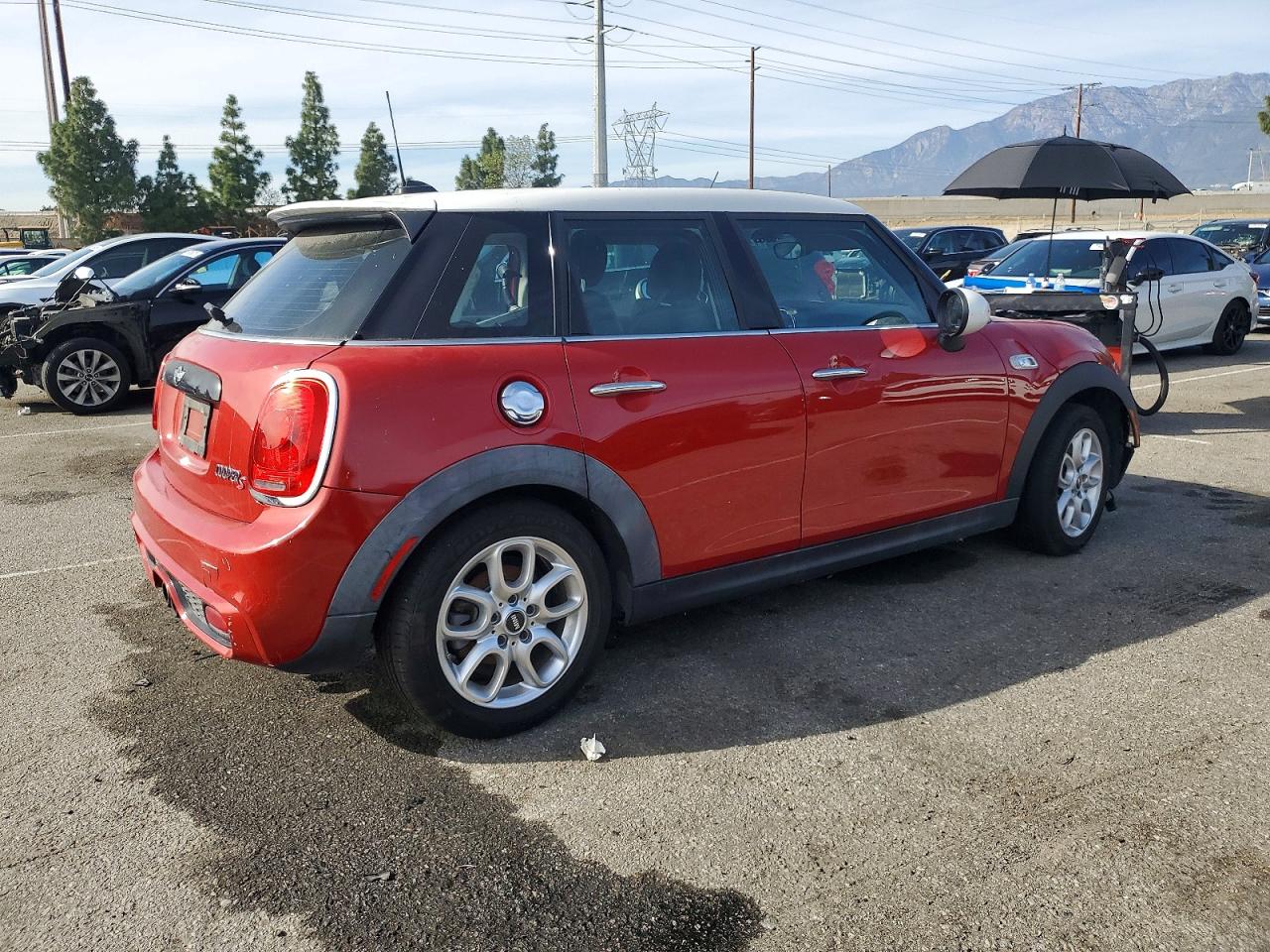 2015 Mini Cooper S Red vin: WMWXU3C56F2B57041