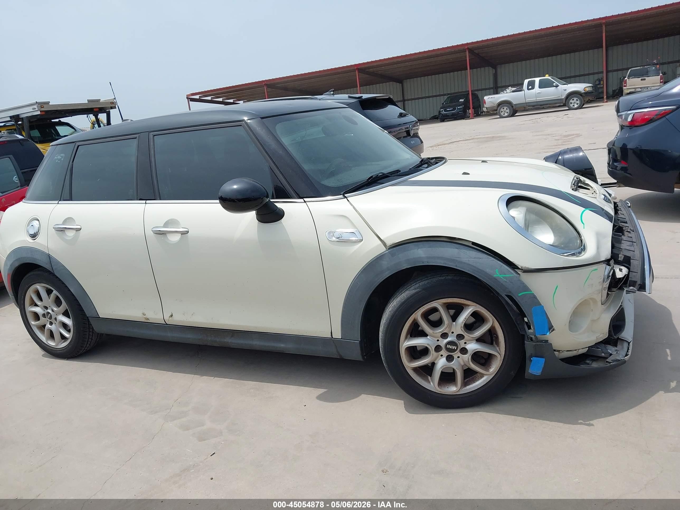 2015 Mini Hardtop Cooper S Cream vin: WMWXU3C56F2B58335