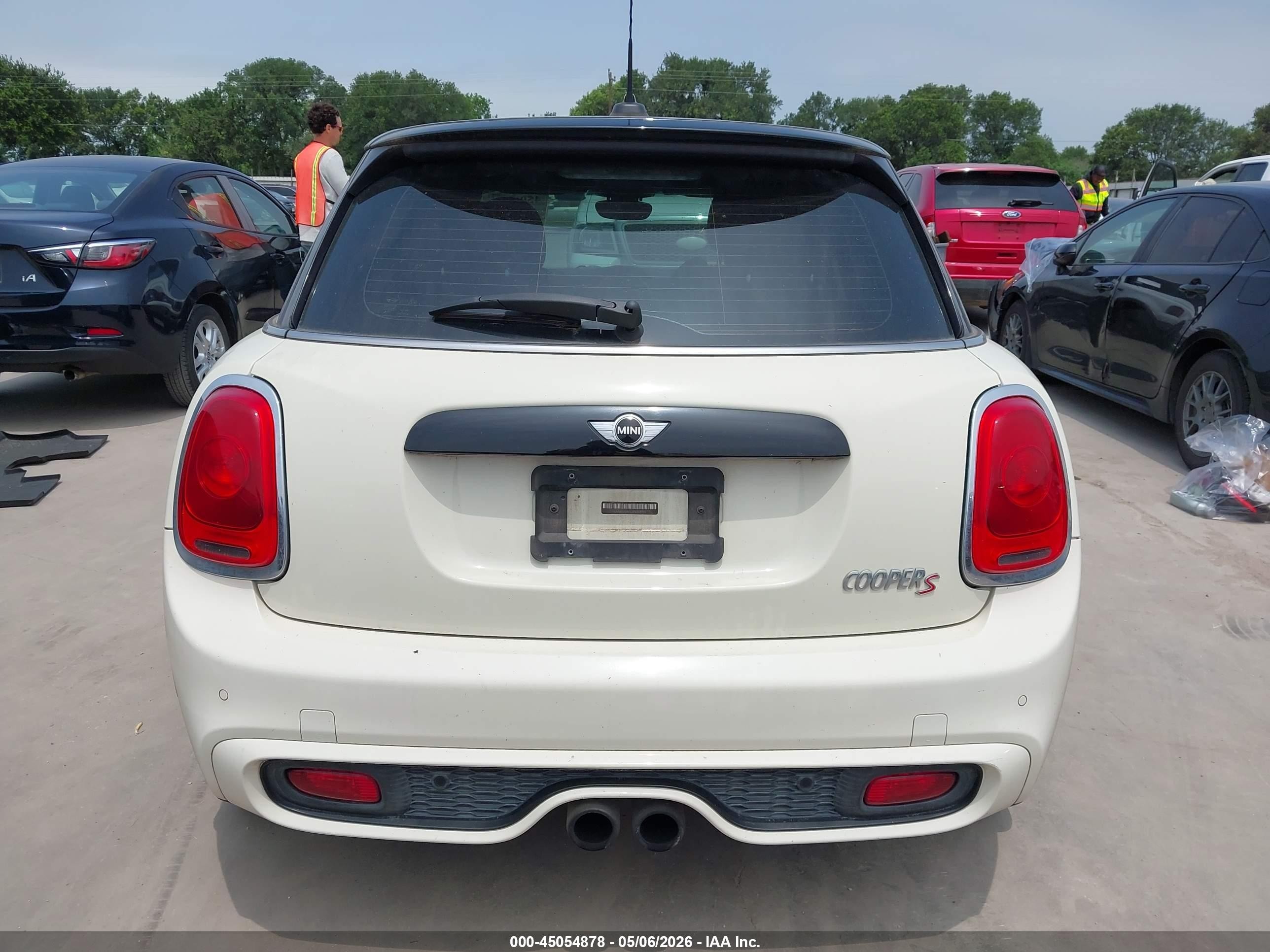 2015 Mini Hardtop Cooper S Cream vin: WMWXU3C56F2B58335