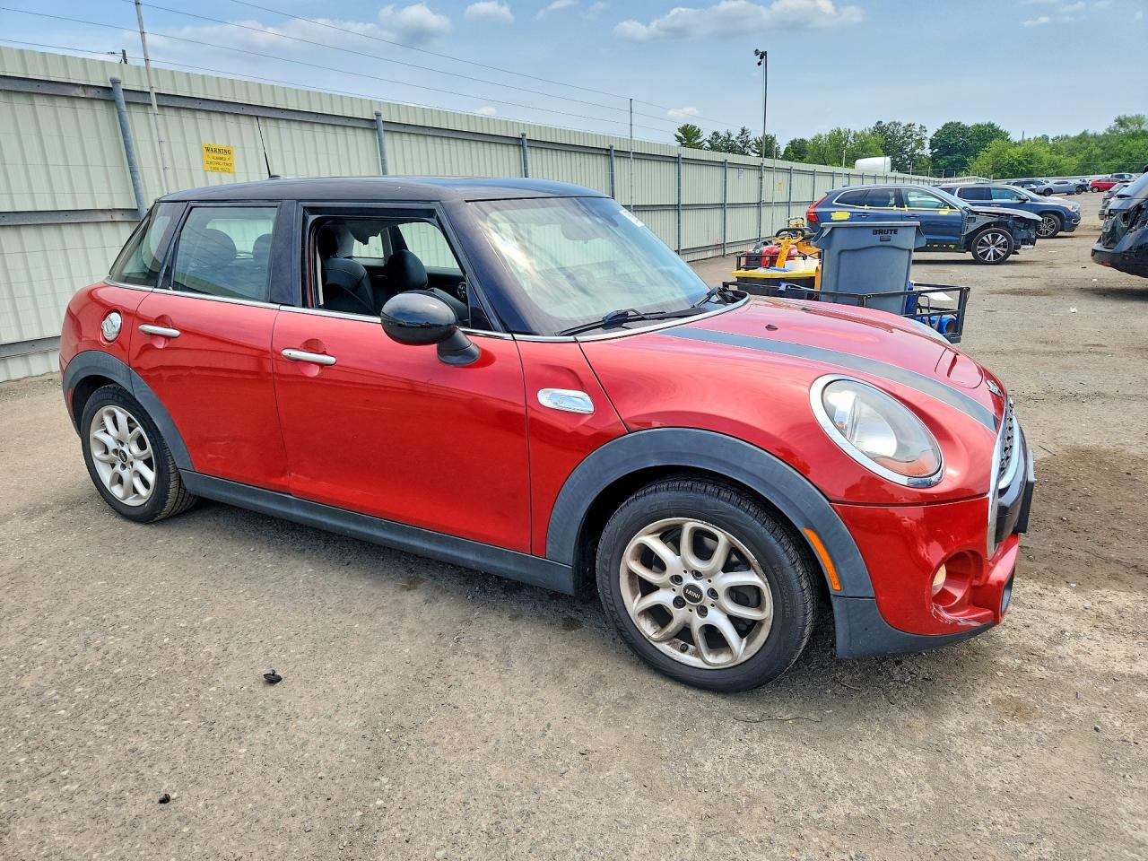 2015 Mini Cooper S Red vin: WMWXU3C59F2B59401