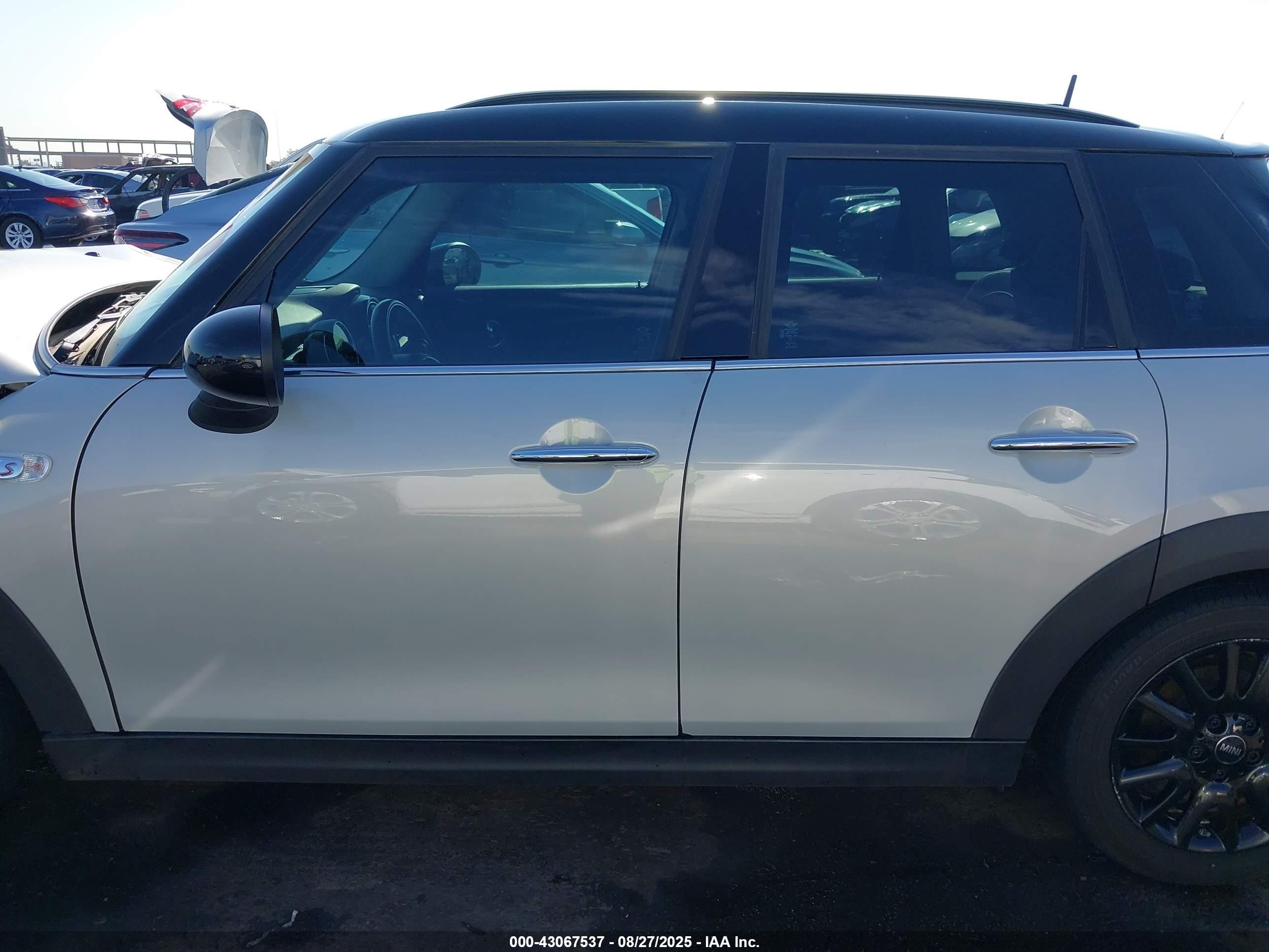 2018 Mini Hardtop Cooper S Серебряный vin: WMWXU3C59J2F51335