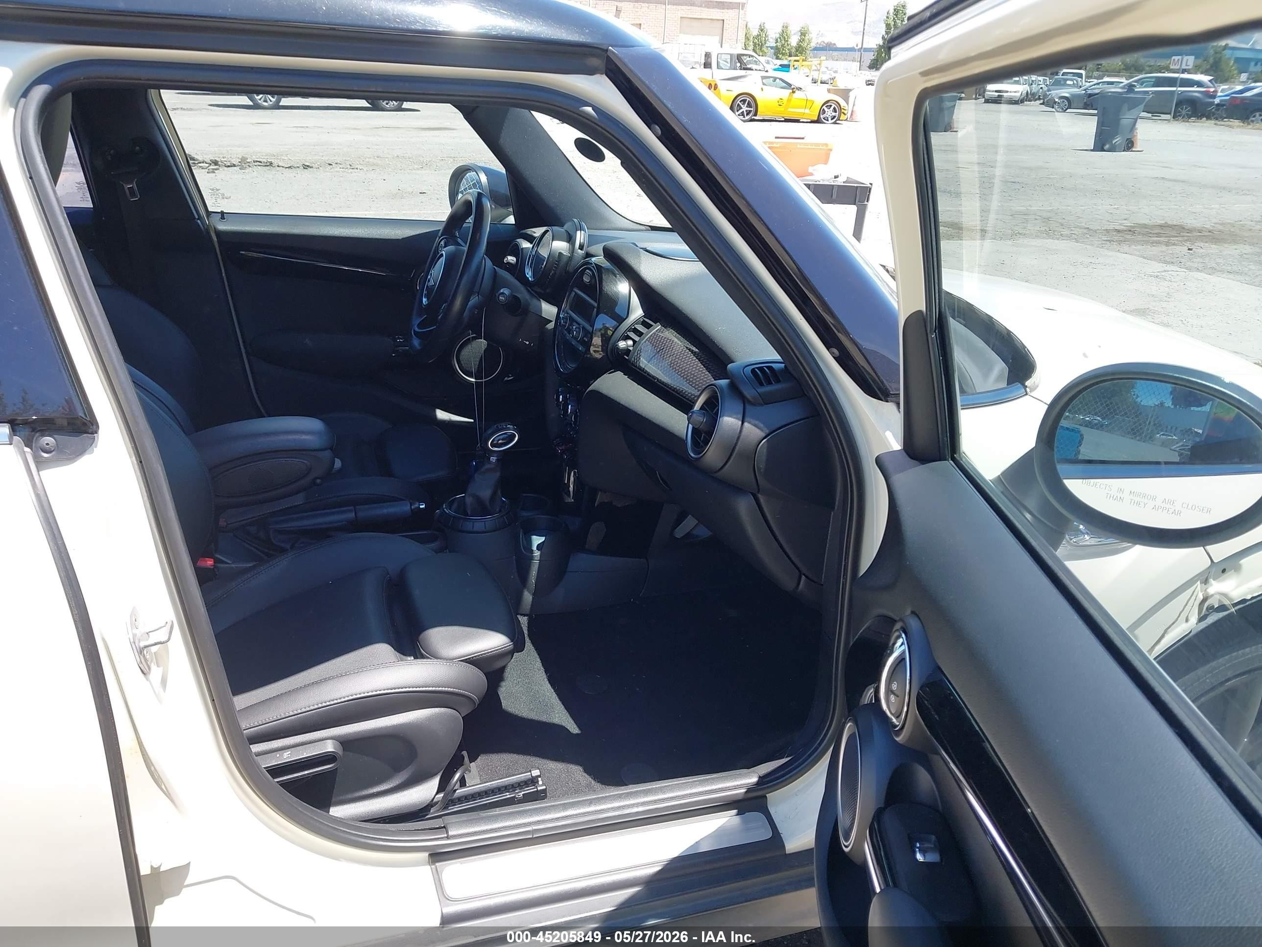2015 Mini Hardtop Cooper S Cream vin: WMWXU3C5XF2B55857