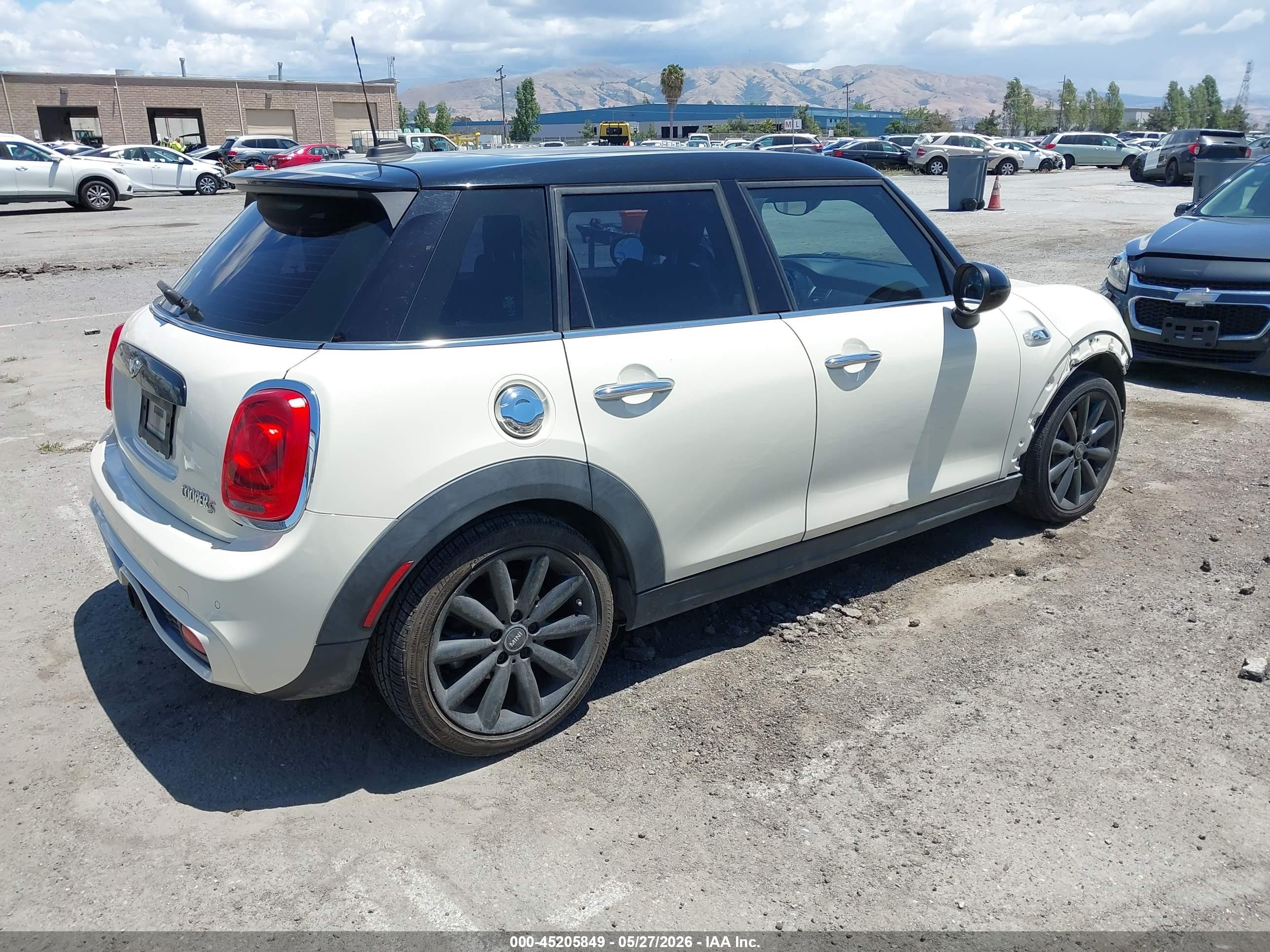 2015 Mini Hardtop Cooper S Cream vin: WMWXU3C5XF2B55857